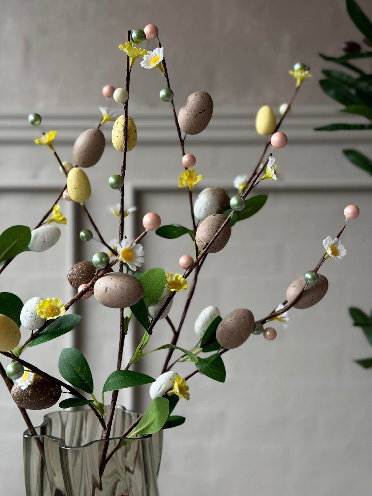 Gren med påskeegg 65 cm - nøytrale farger
