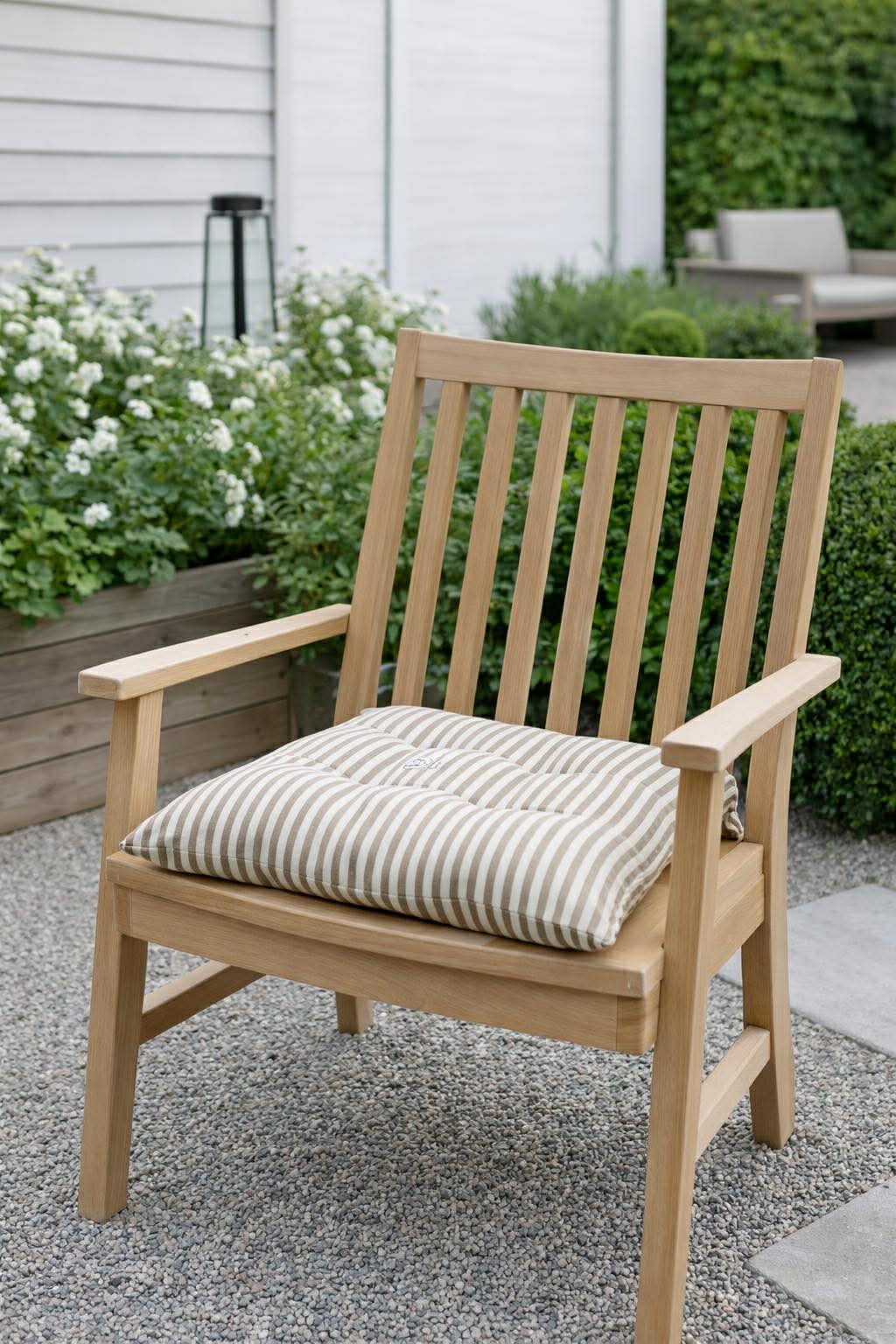 Stolpute med fyll - Beige striper 40x40 cm