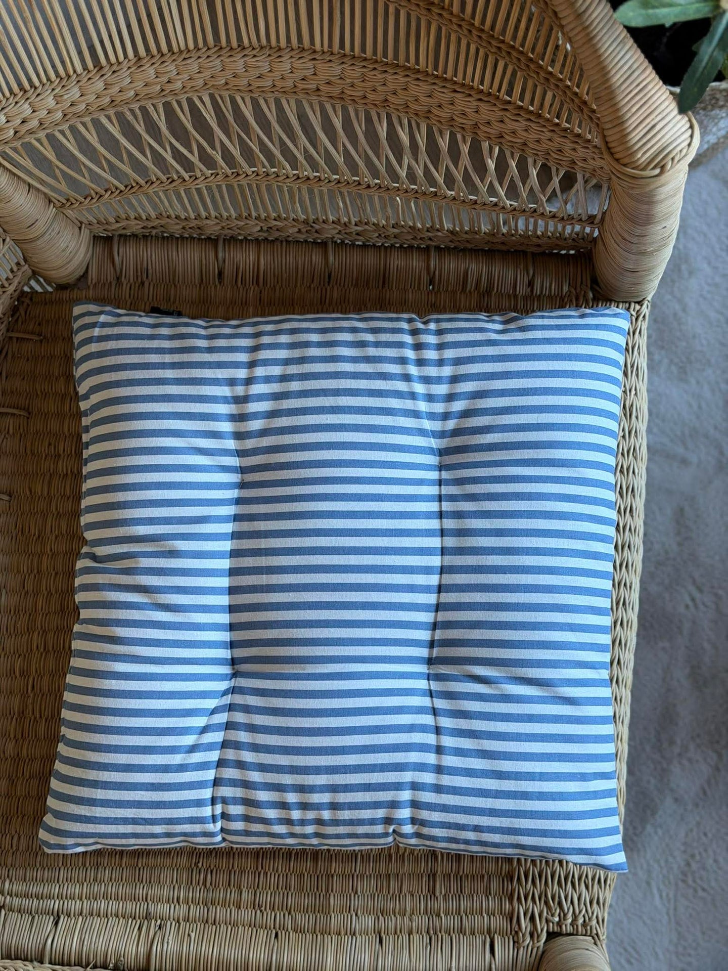 Stolpute med fyll - Blå striper 40x40cm