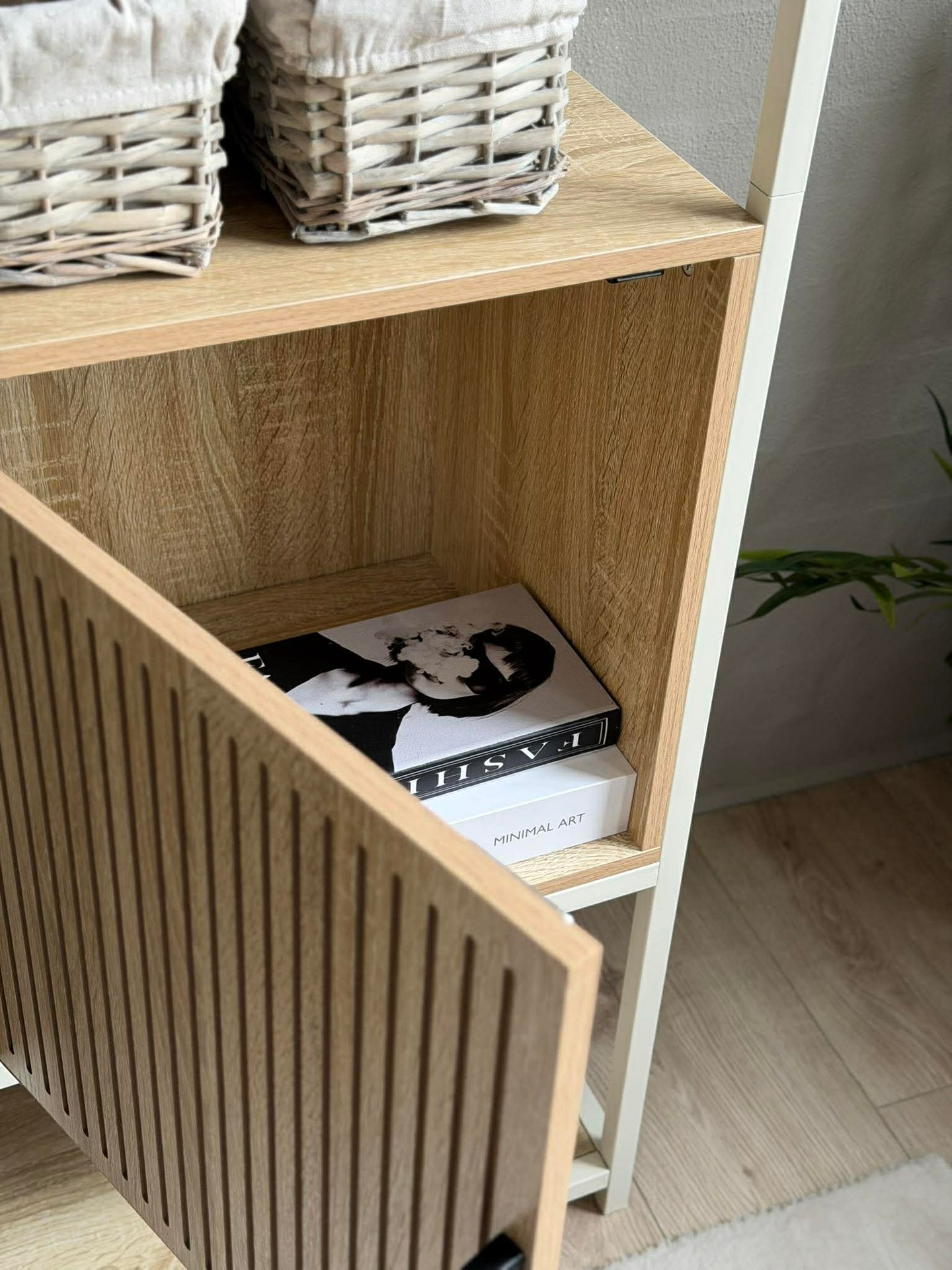 Reol med hyller og skap - Off white