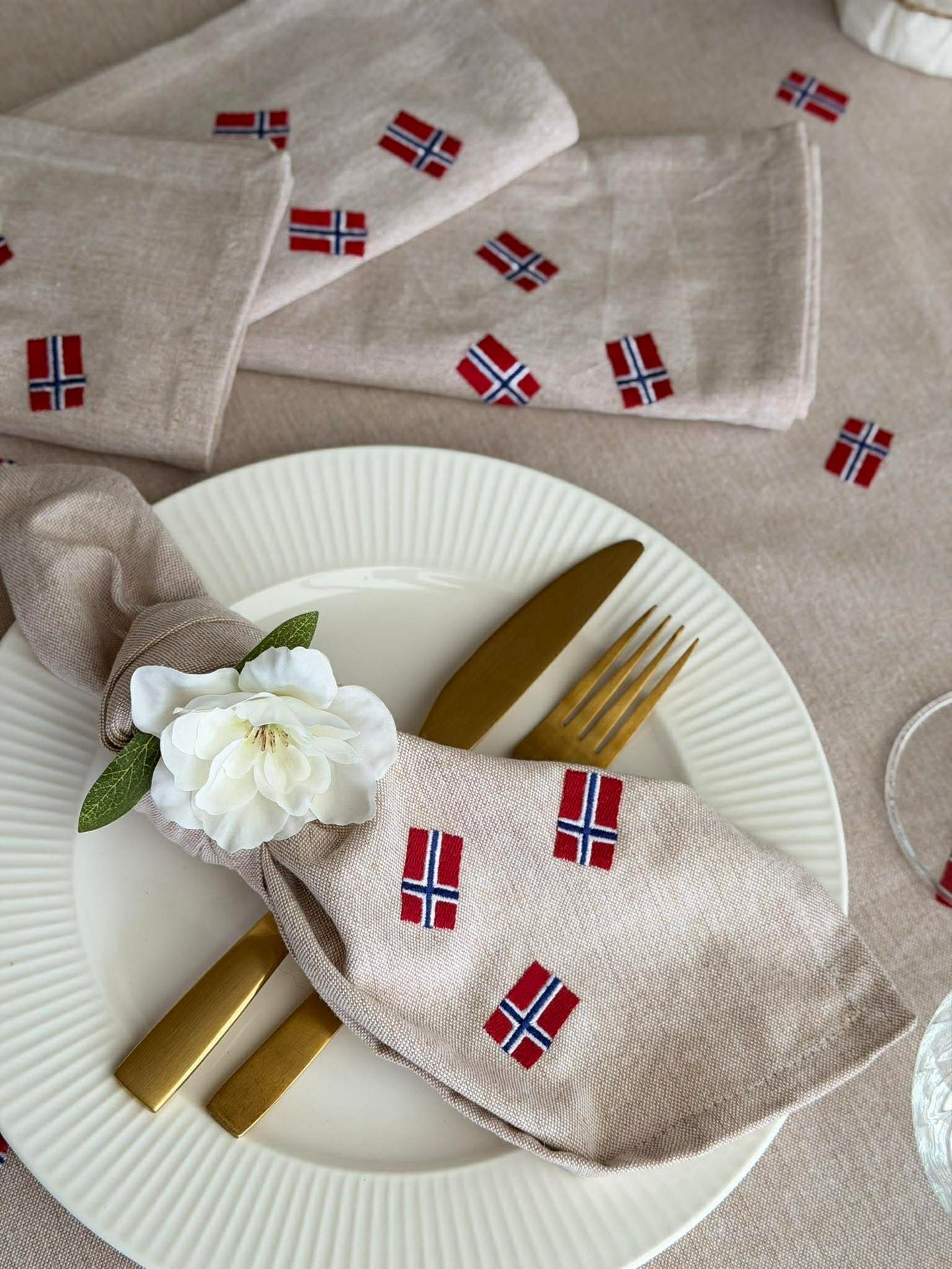 Munnservietter med norske flagg – 4 stk