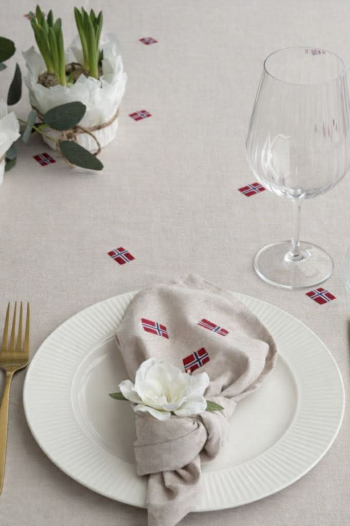 Munnservietter med norske flagg – 4 stk