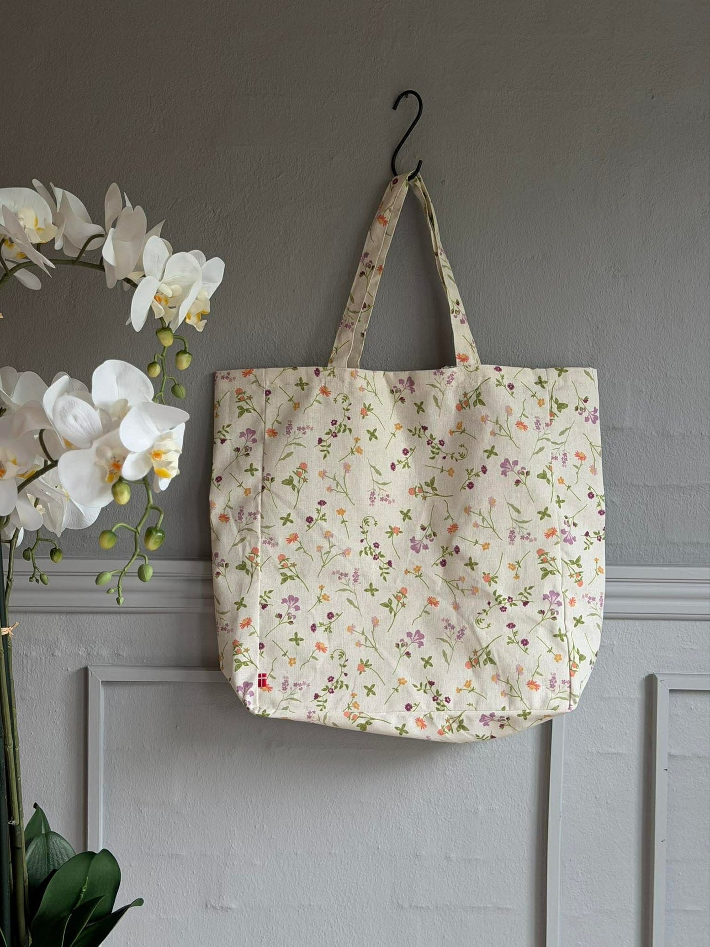 Shopper flower