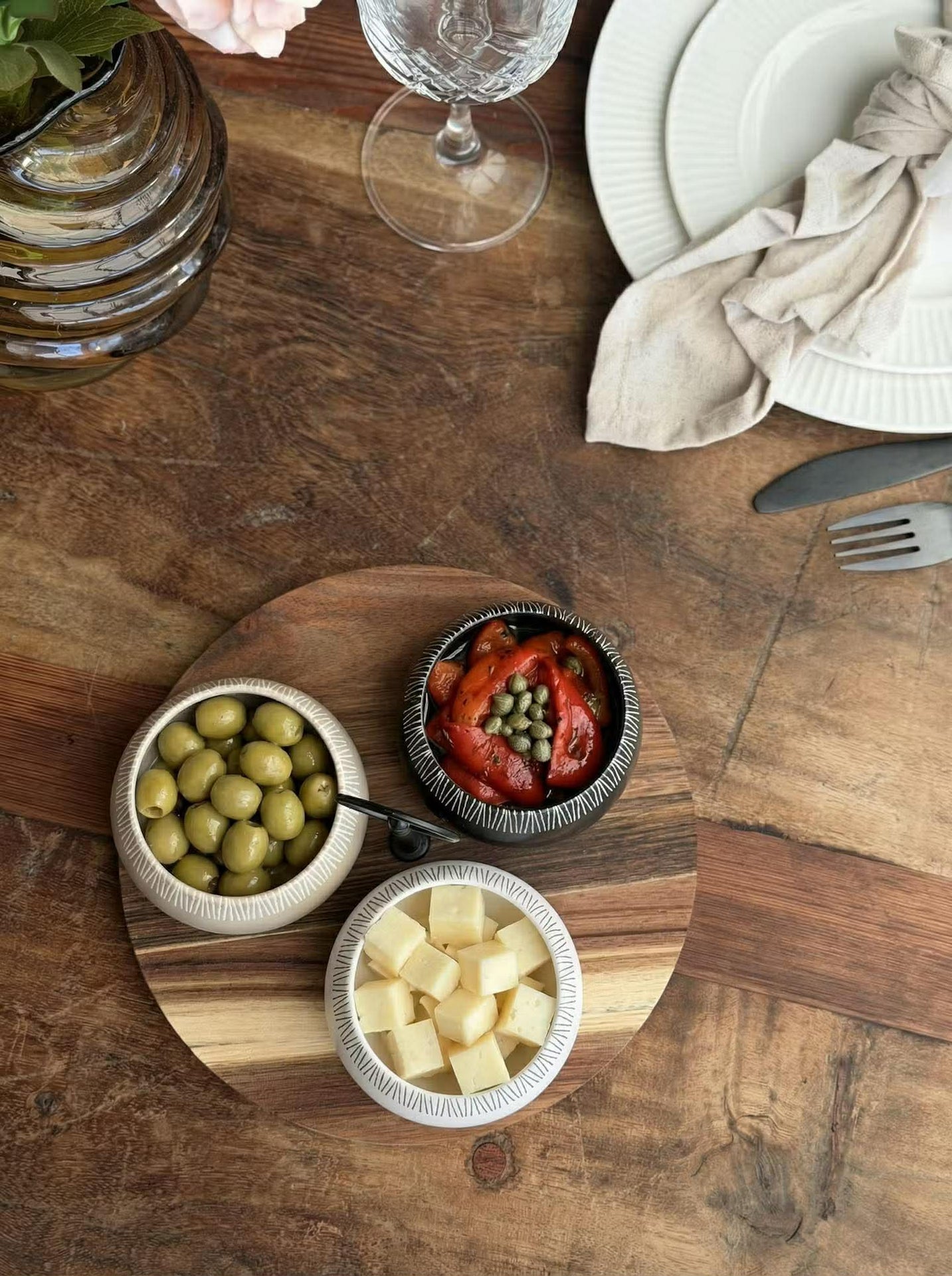 Tapas - 3 skåler på rundt fat