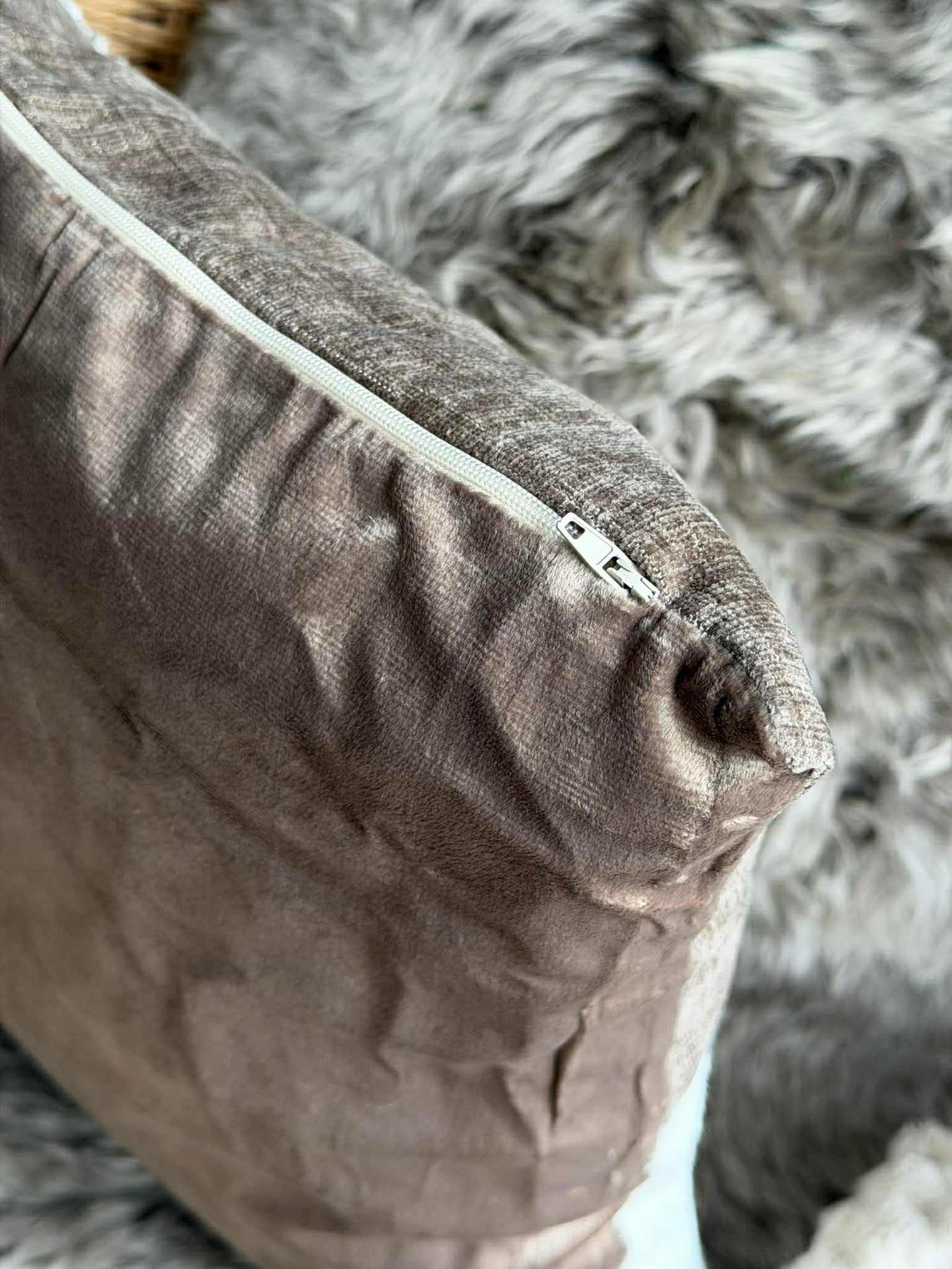 Pute med fyll 45x45 cm - Chenille