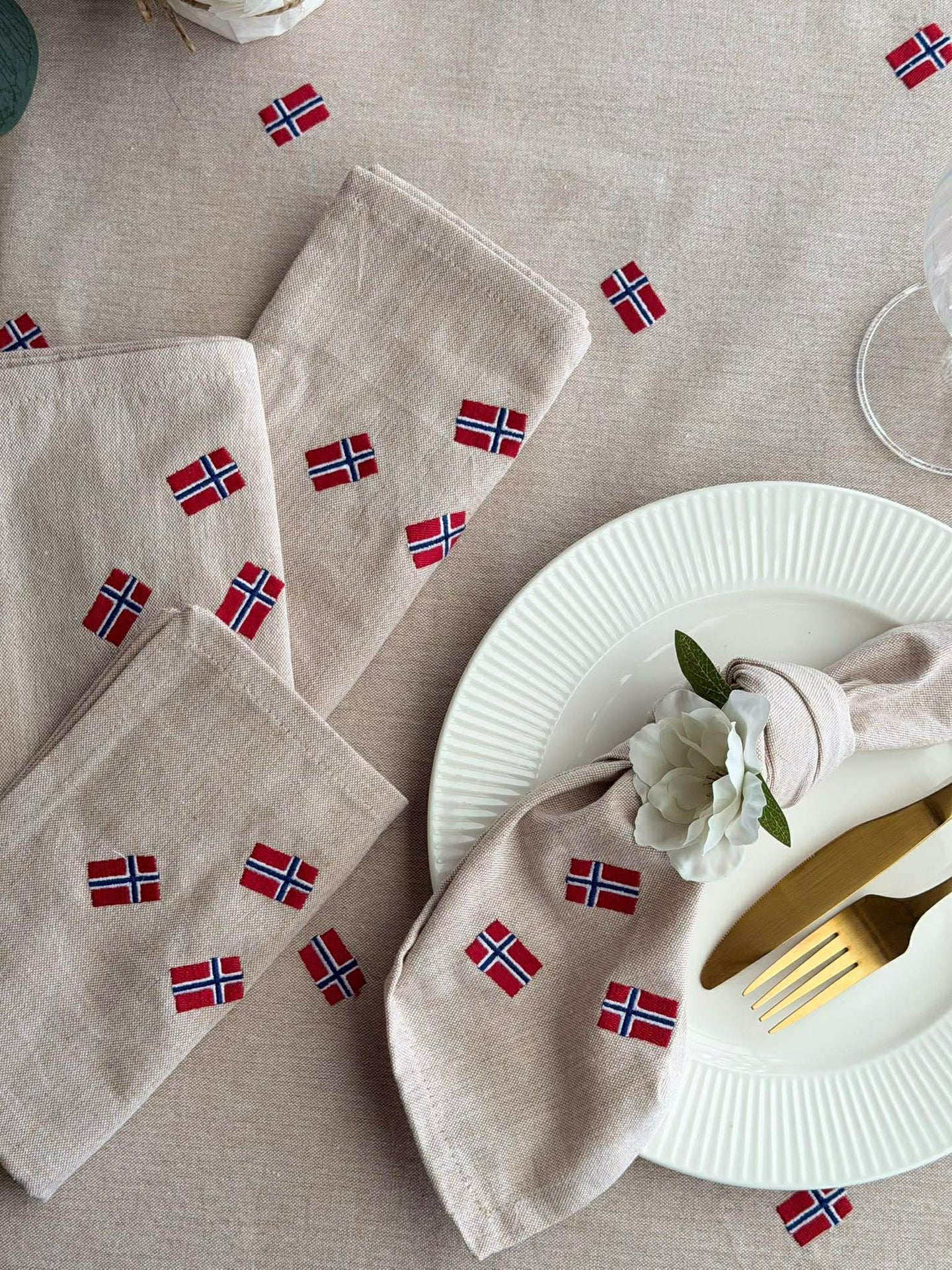 Munnservietter med norske flagg – 4 stk