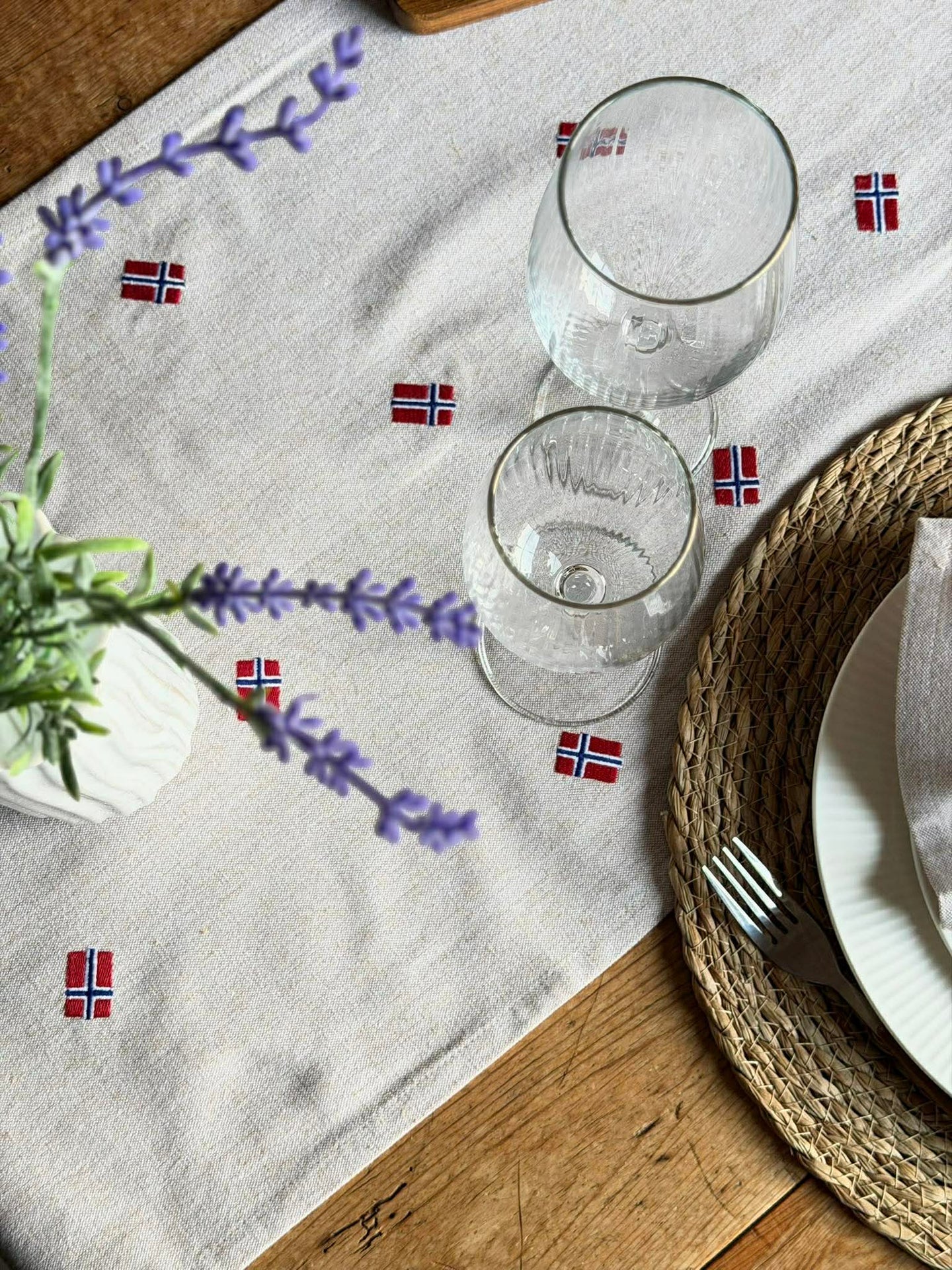 Bordløper med norske flagg – Flere størrelser