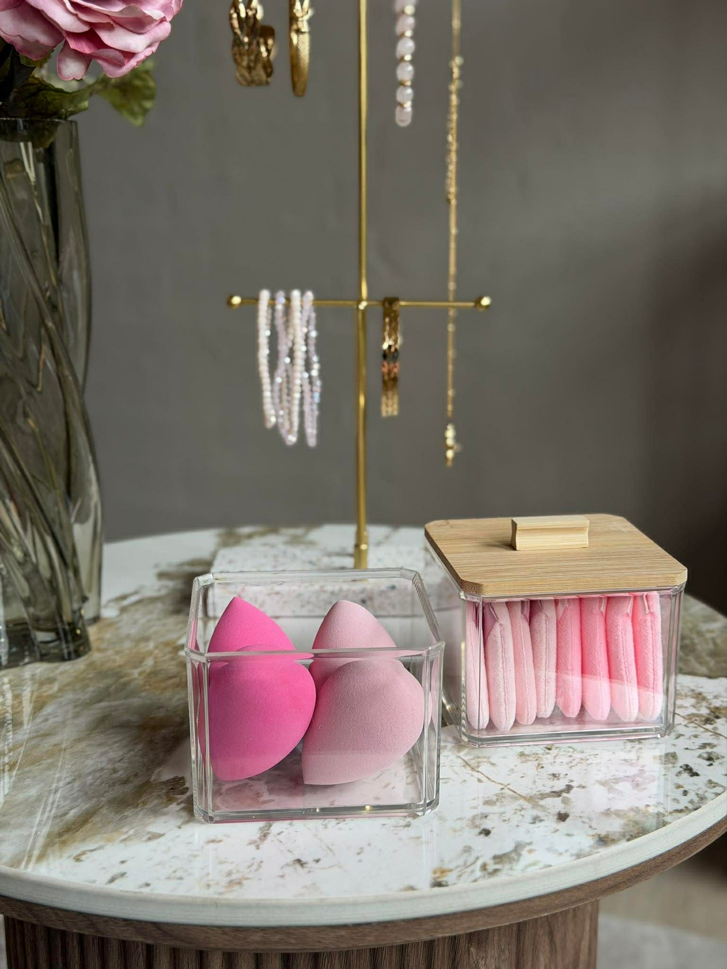 Makeup-organiser med svamper - 2 lag
