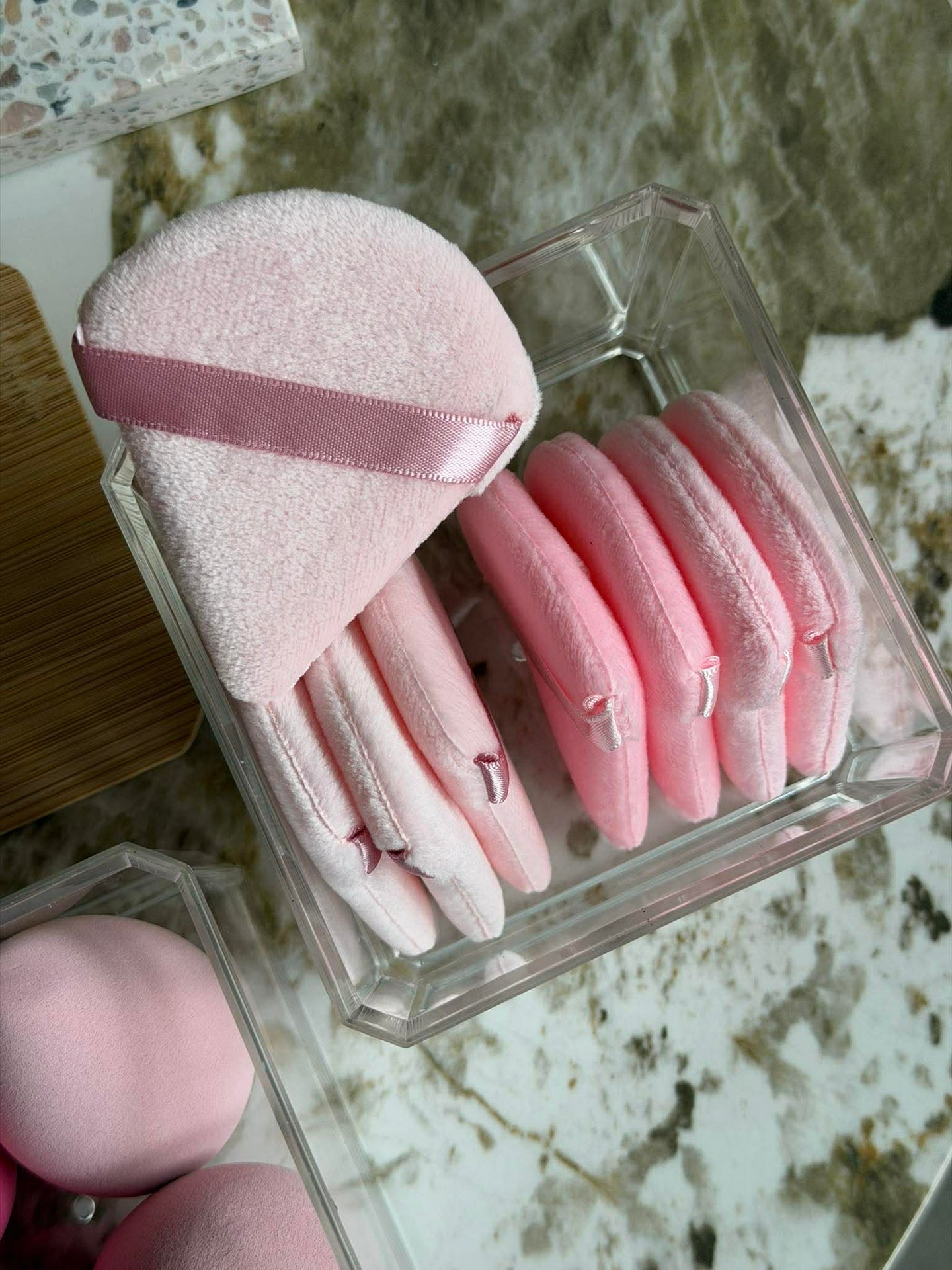 Makeup-organiser med svamper - 2 lag