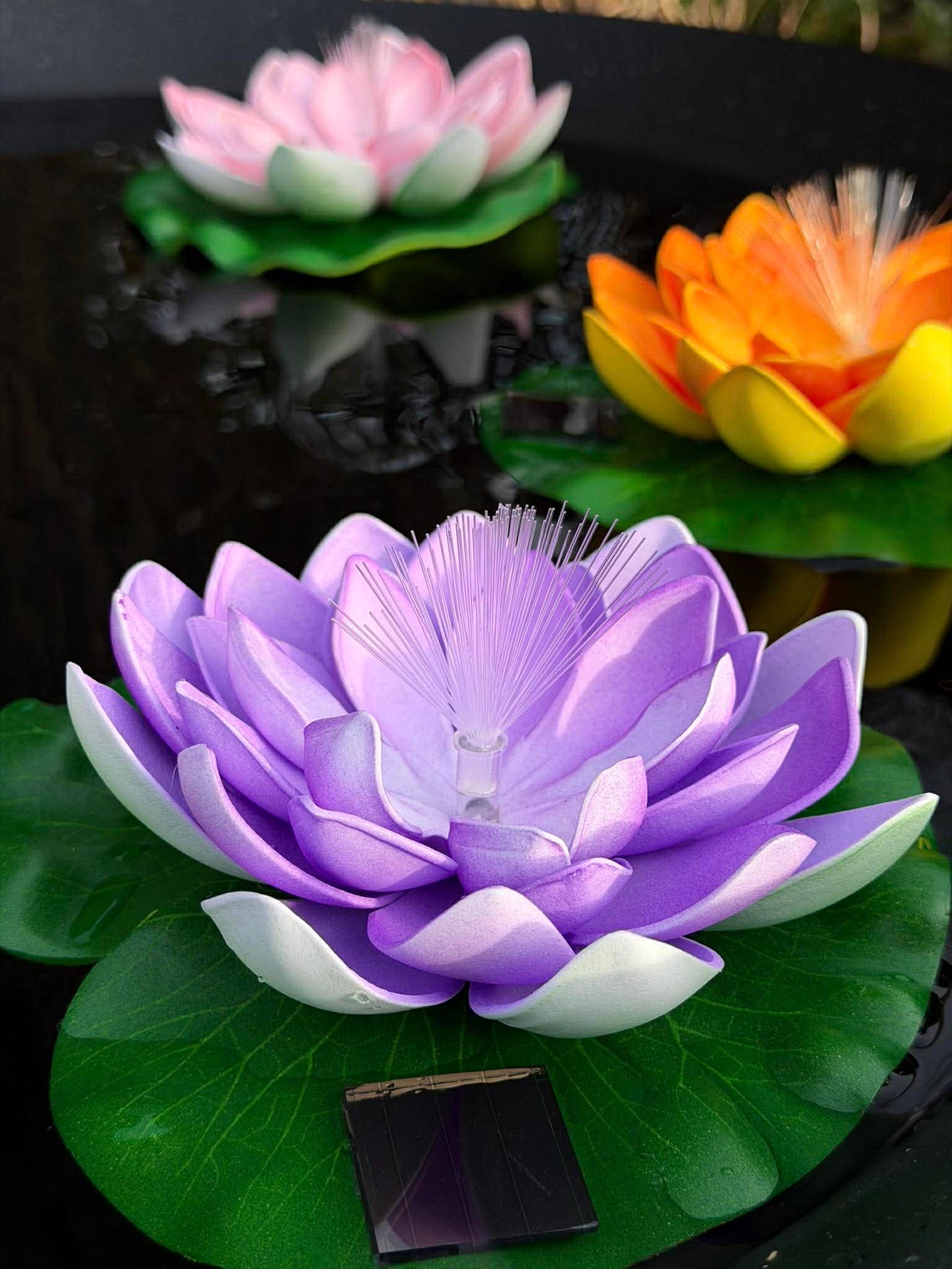 Lotus med solceller - Flere farger