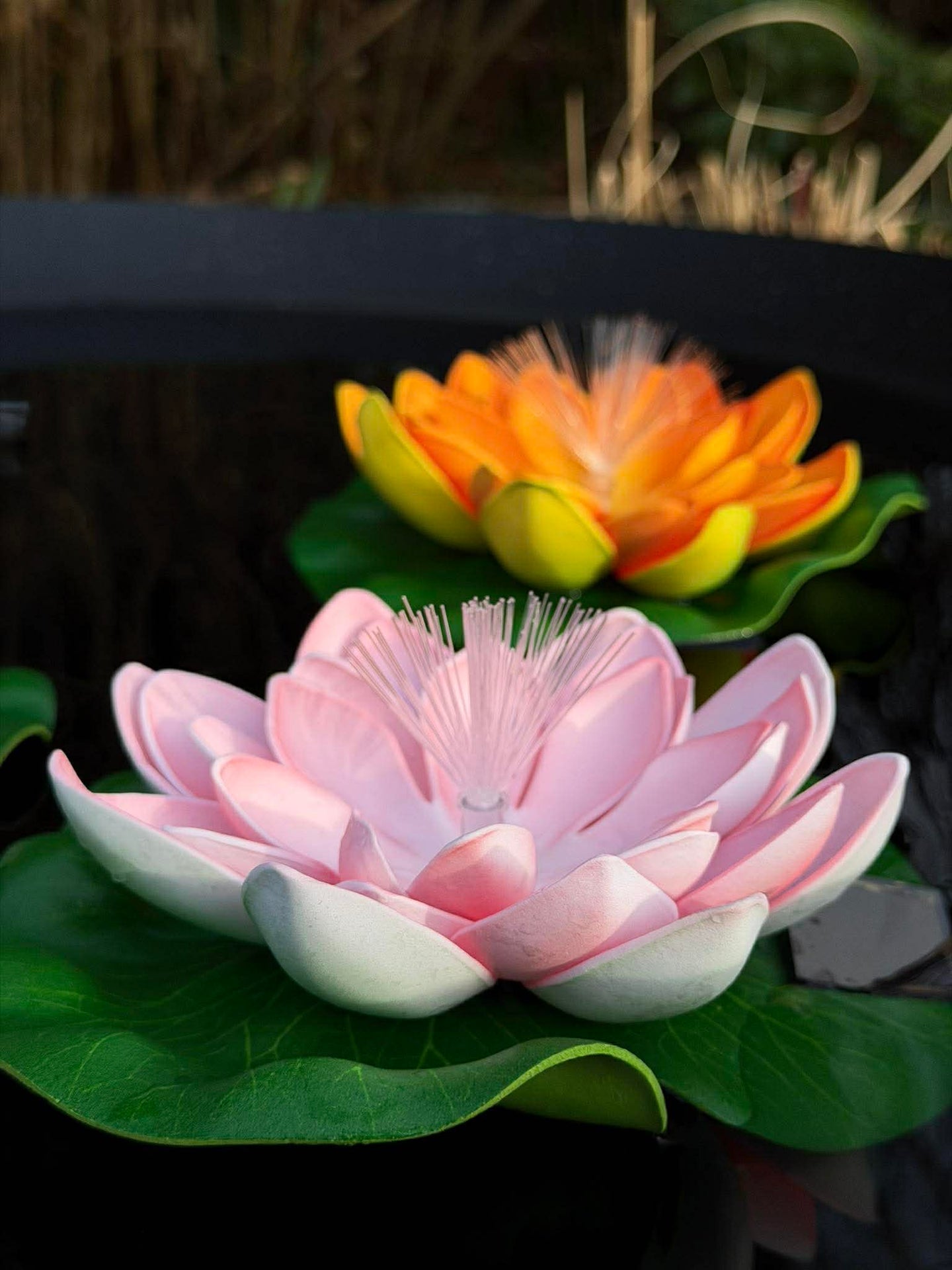 Lotus med solceller - Flere farger