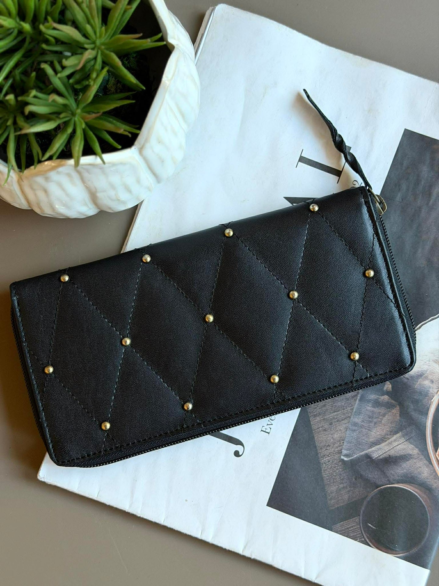 Clutch med nagler - LIMA Small svart