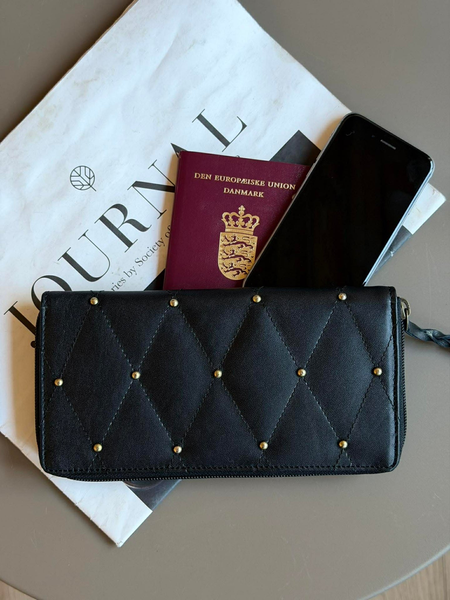 Clutch med nagler - LIMA Small svart