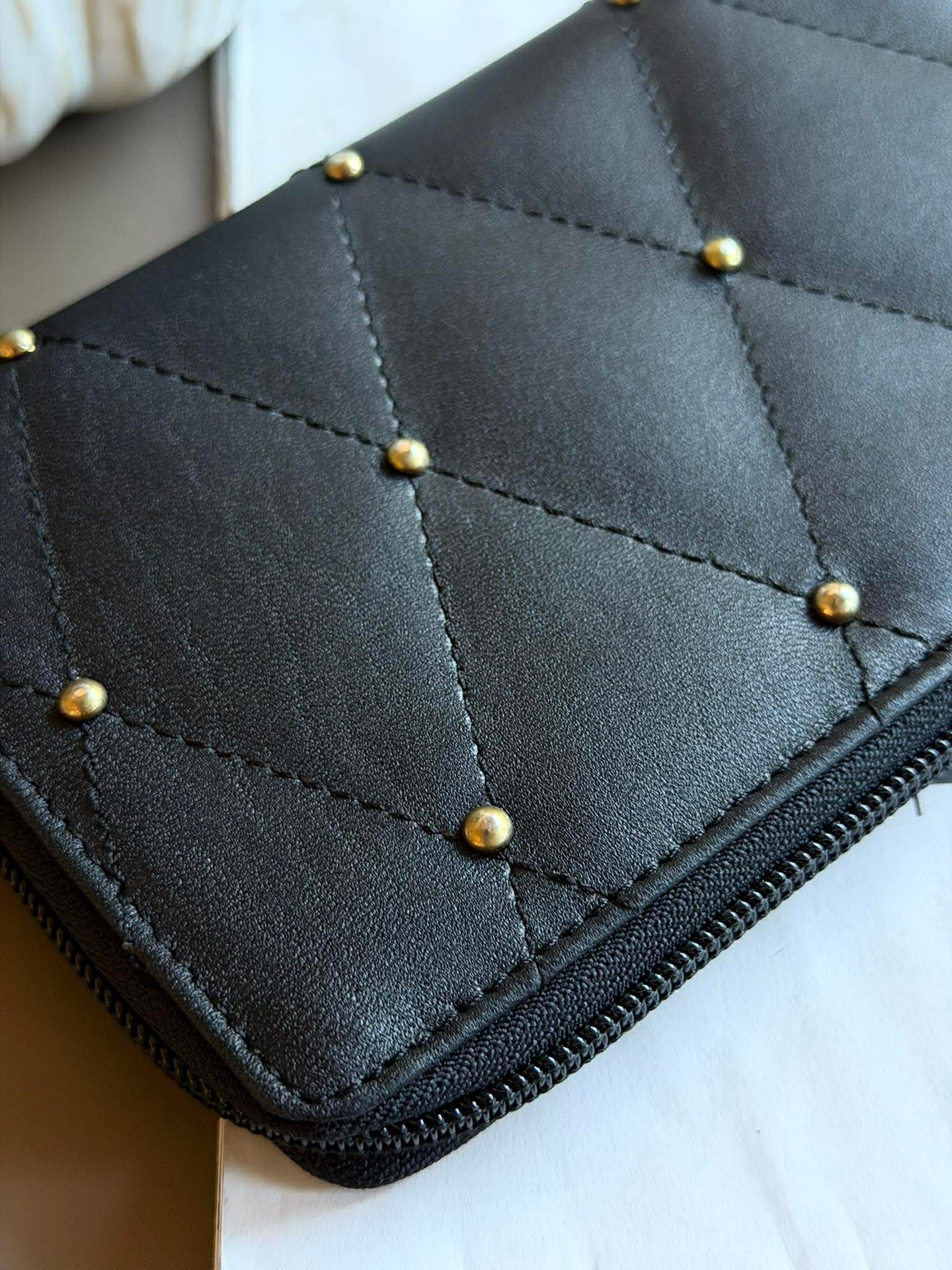 Clutch med nagler - LIMA Small svart