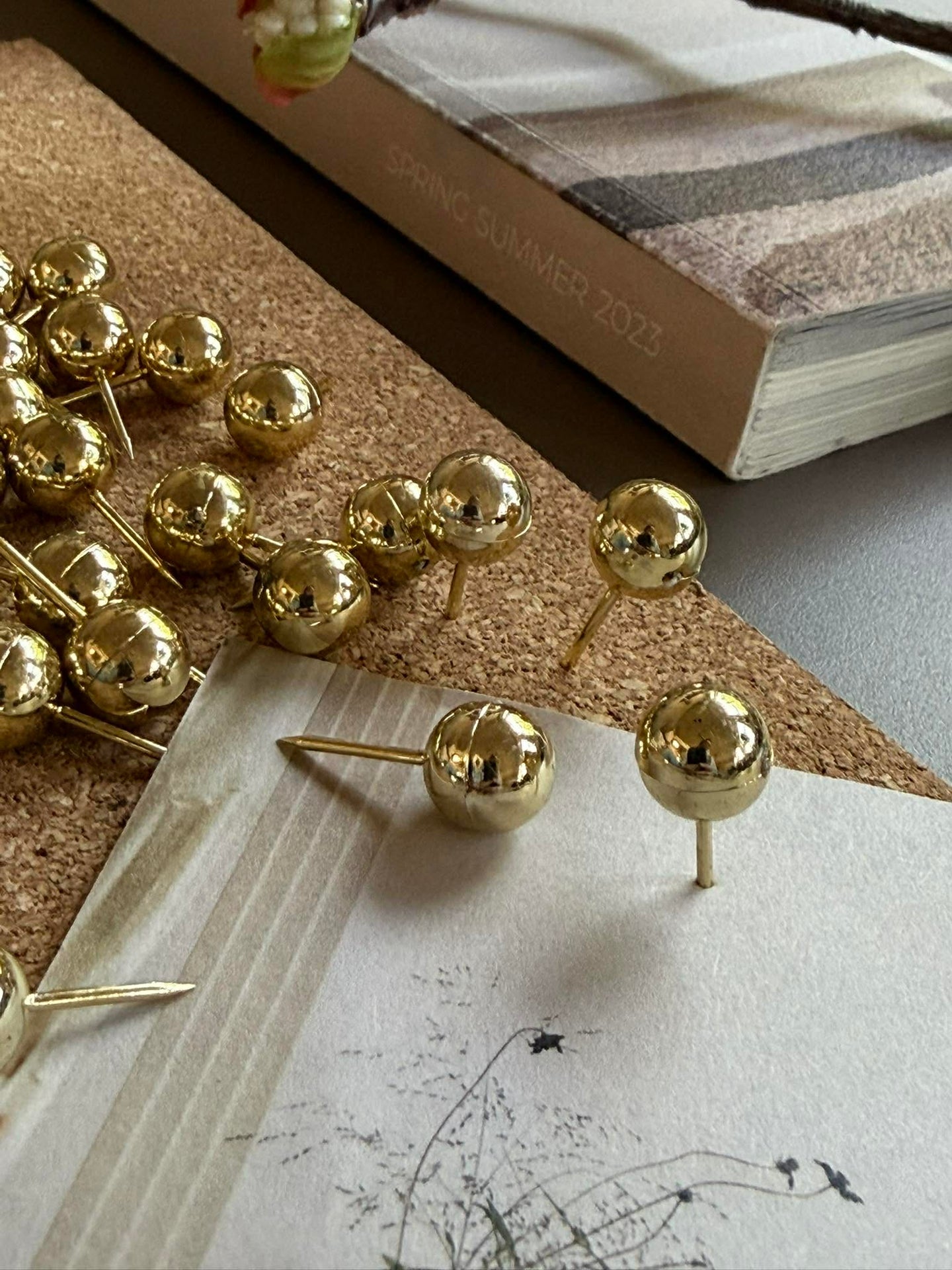 Tegnestifter med kule i gull - 43 stk.