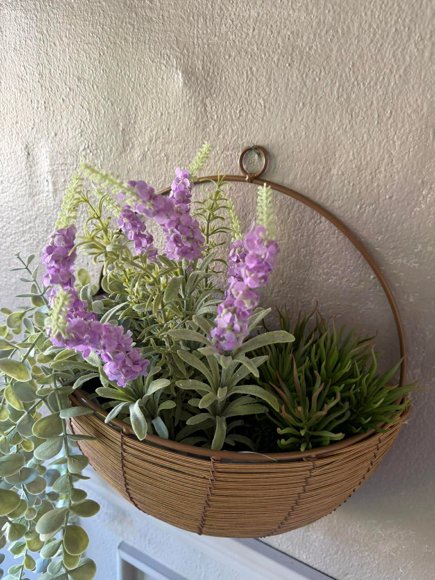 Vegghengt plantekurv