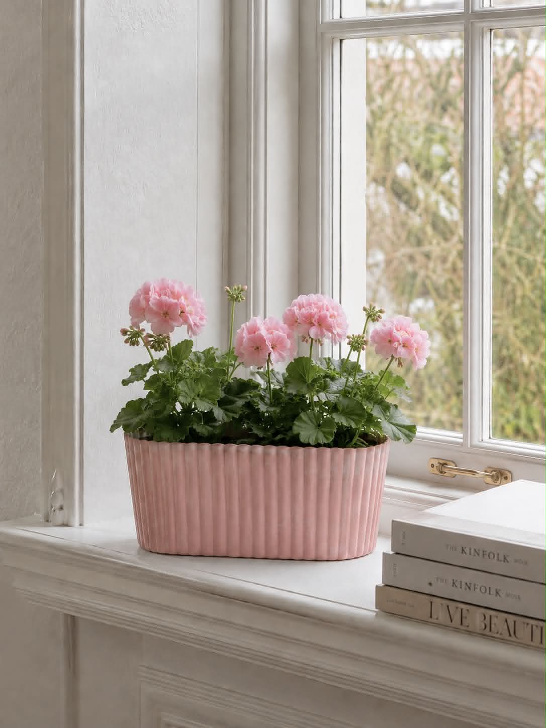 Avlang potte i betong-look - Rosa