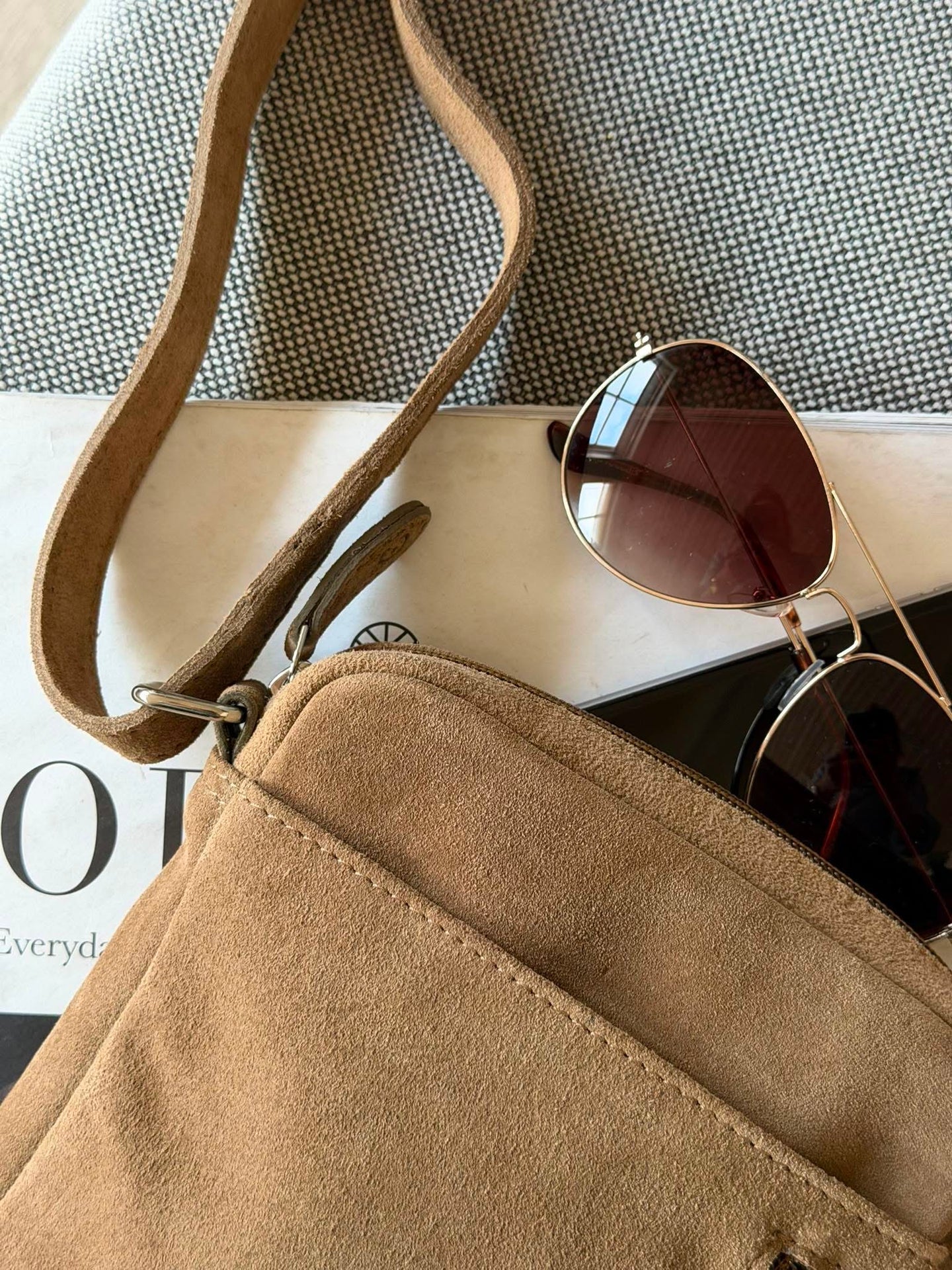 Mobilveske Daily – Suede beige