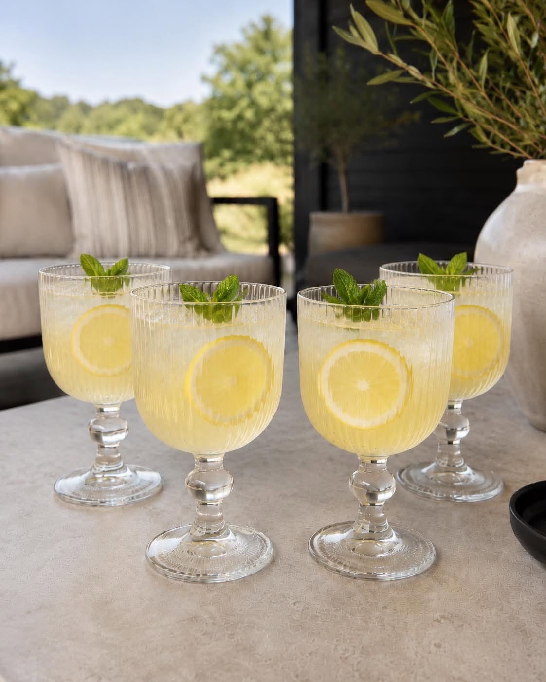 Vinglasssett 365 ml – 4 stk. – Klare ribbede glass