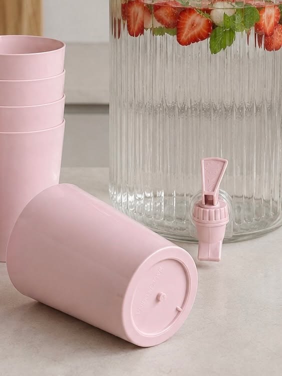 Dispenser med drikkeglass - flere farger
