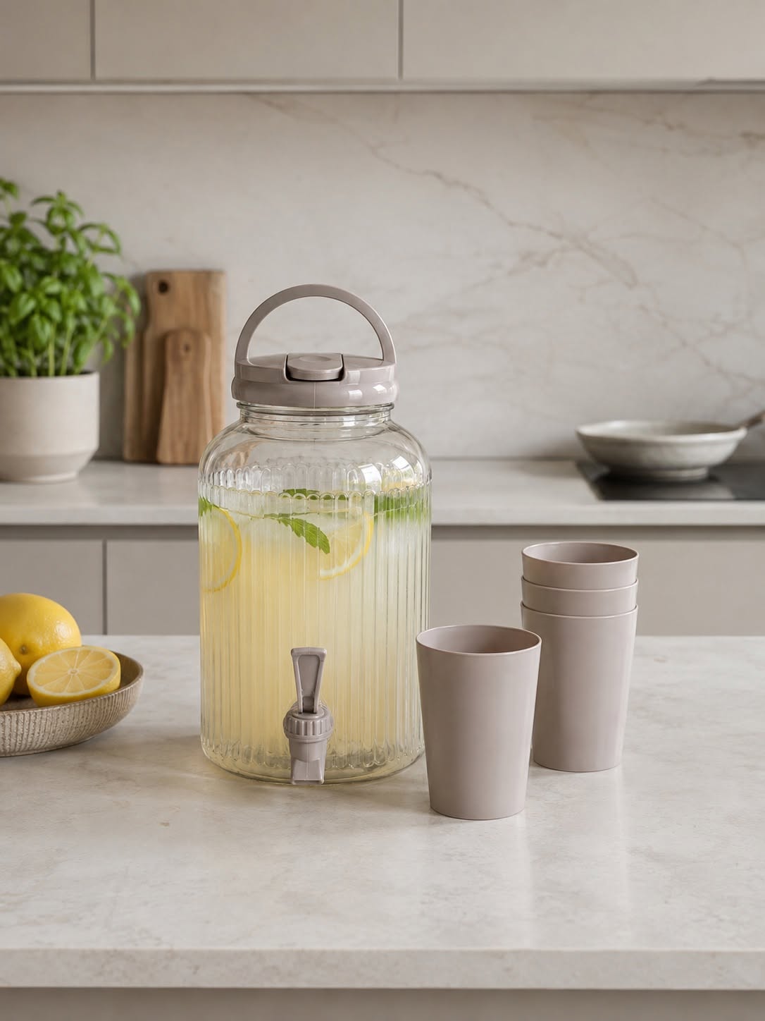Dispenser med drikkeglass - flere farger