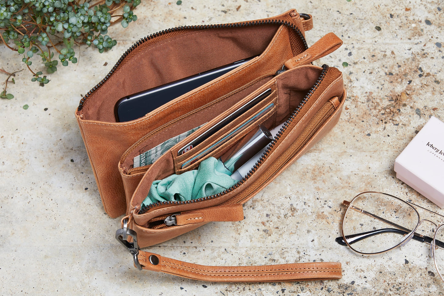 Clutch ASTA m. lang rem & stropp, Cognac