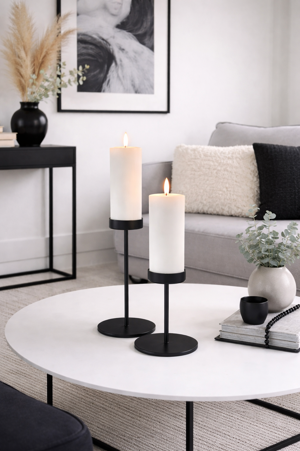 Sett med lysestaker til bloklys – Black Liva