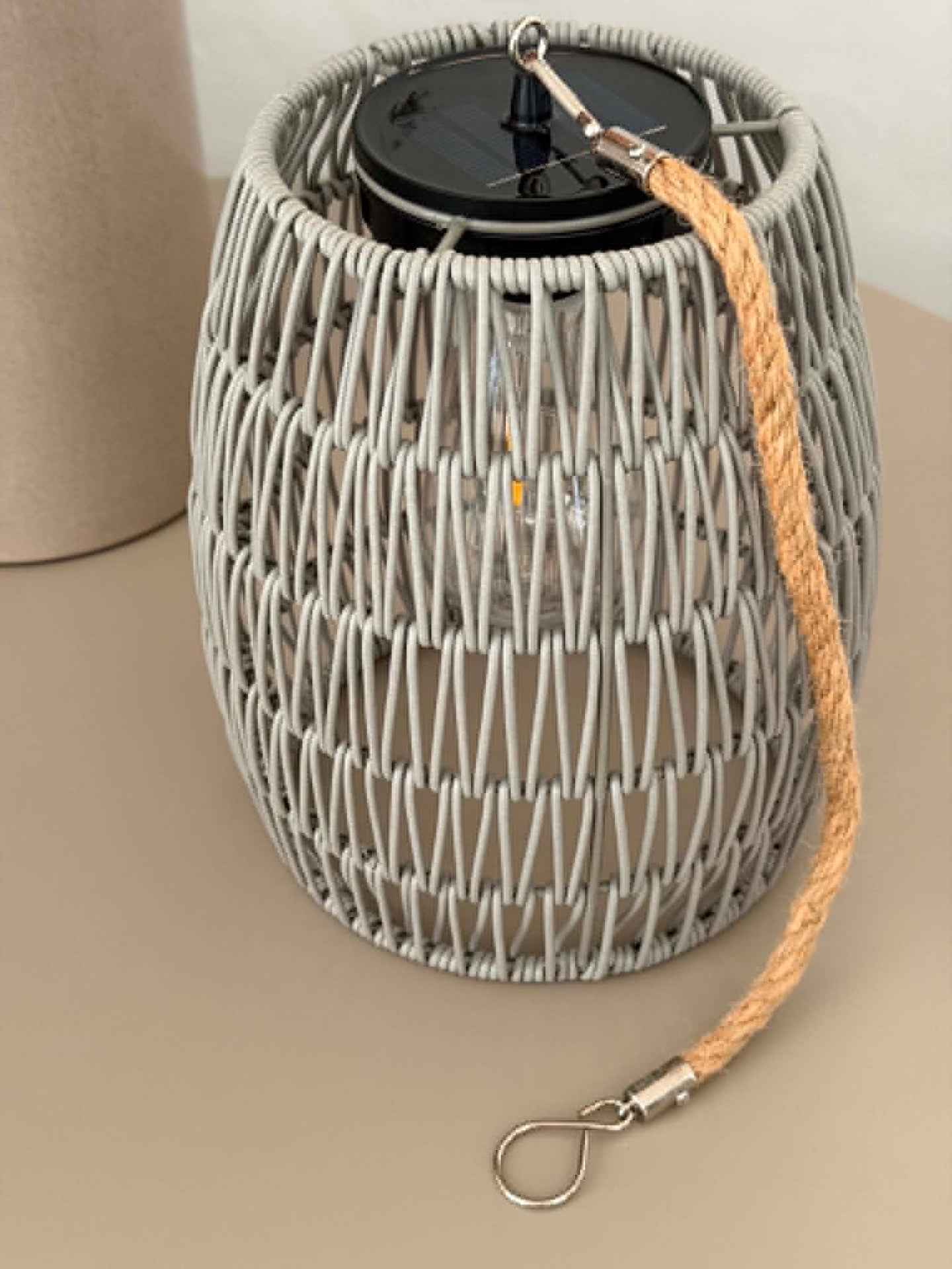 Lampe med solcelle - Grå
