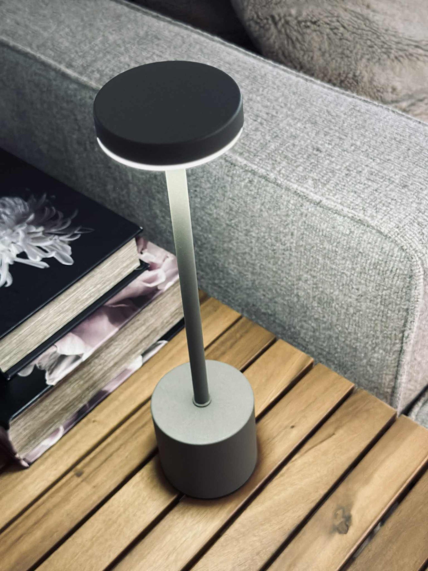 LED bordlampe KELLY Taupe - oppladbar