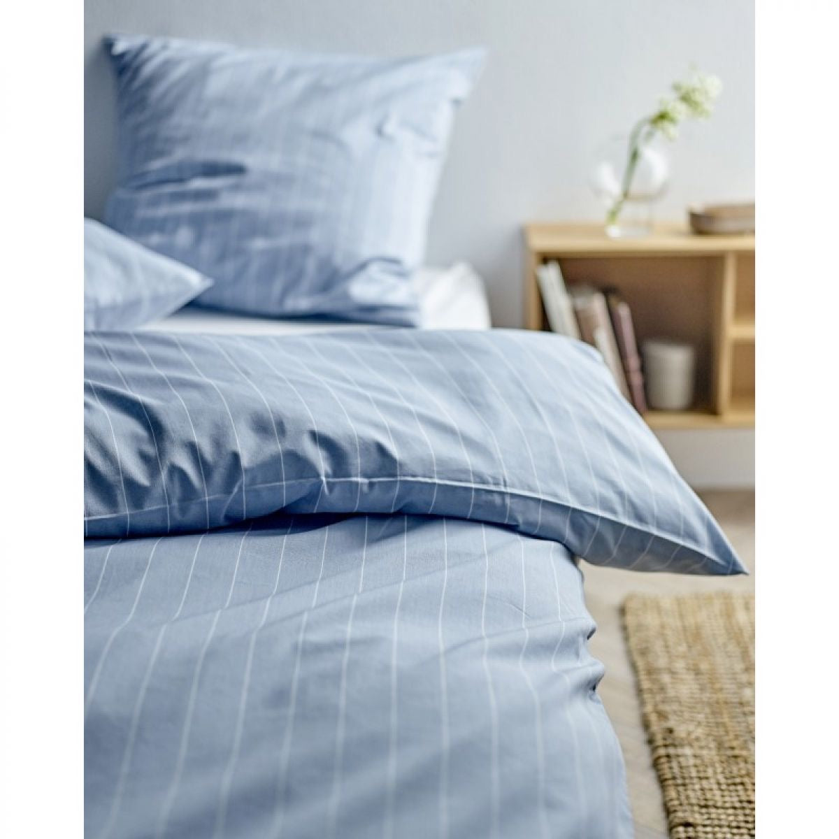 Sengetøy 2 sett Södahl 140x220 cm - Linen Blue - inkl. sengebrett