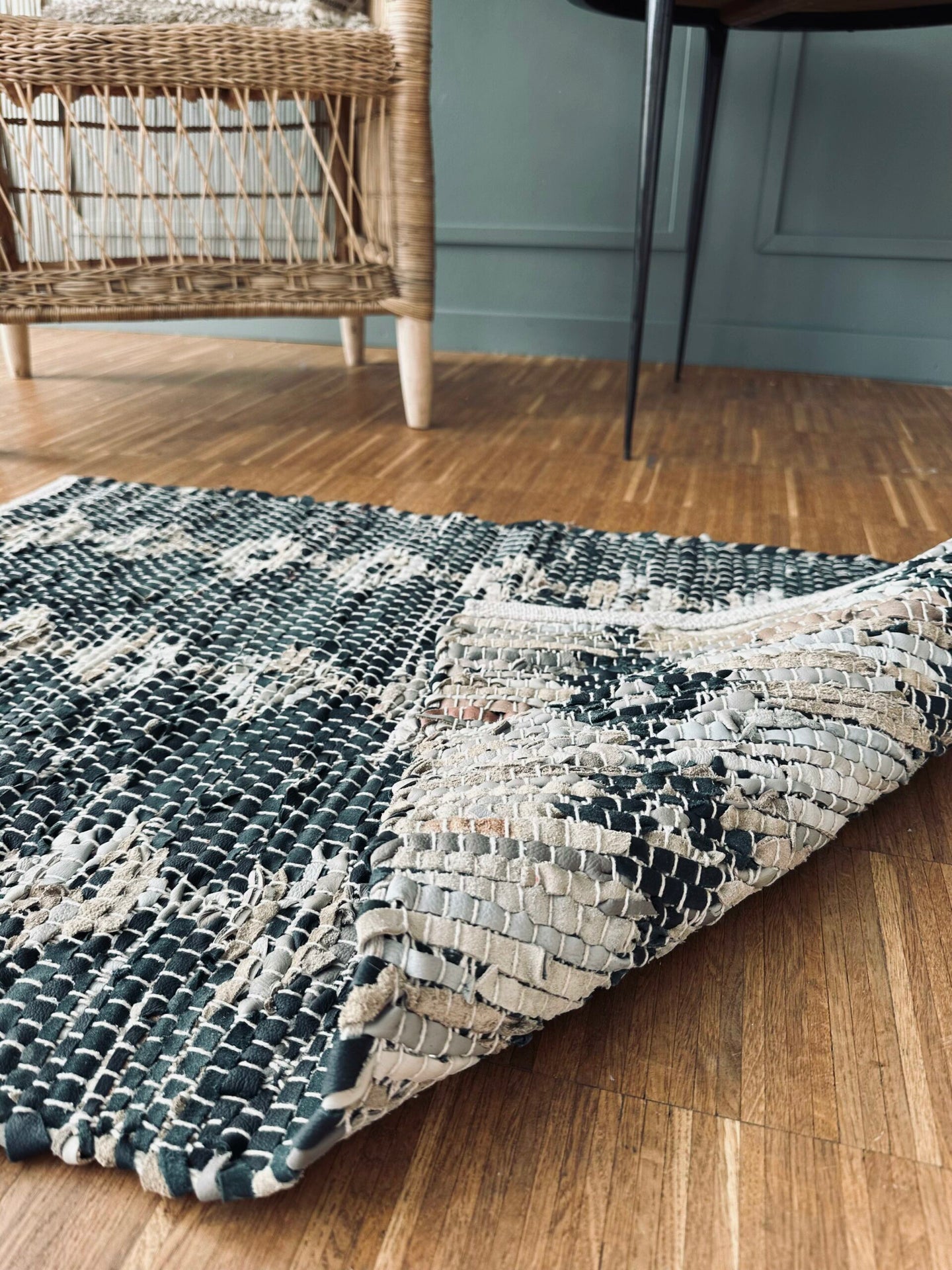 Gulvteppe i flettet skinn – 60x90 cm