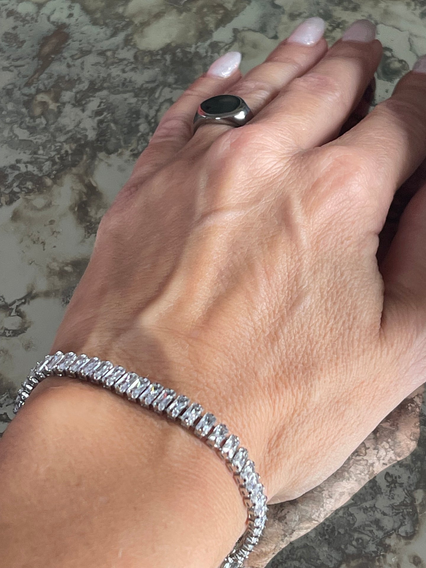 Tennisarmbånd Thelma med zirkoner - rhodiumbelagt