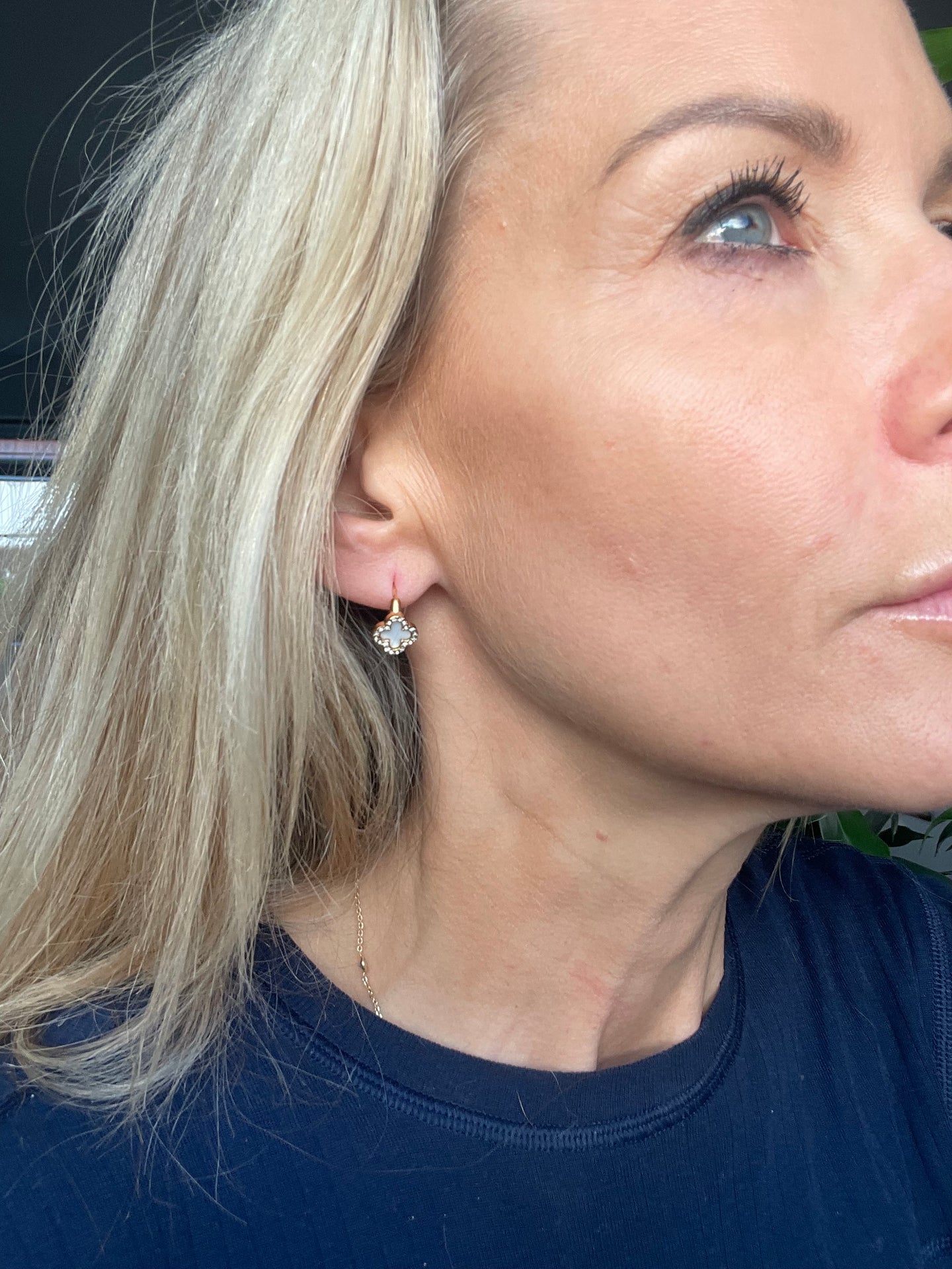 Øreringer ELLIE - forgylt og besatt med zirkoner