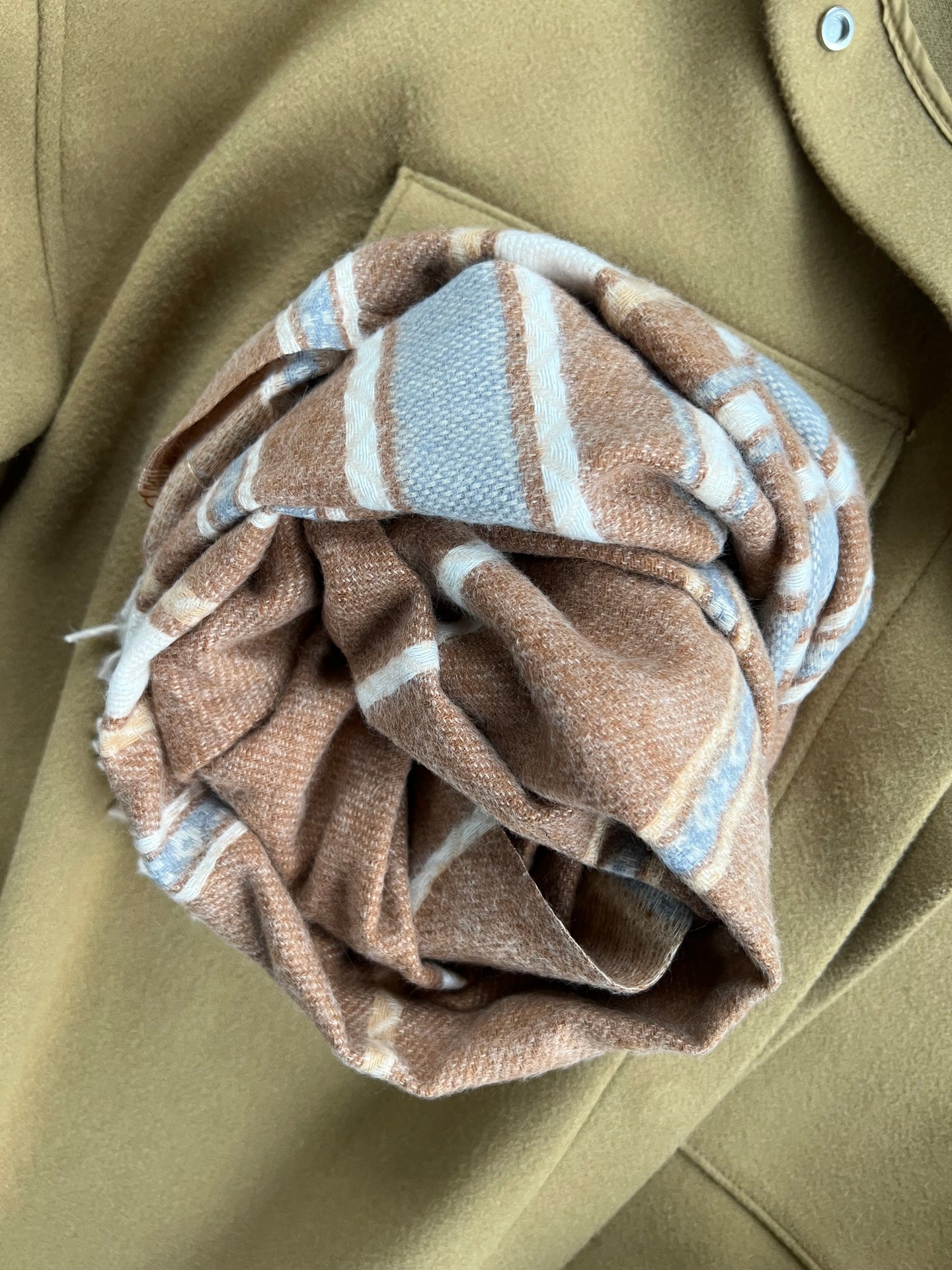 Skjerf Sasha - Cognac stripet