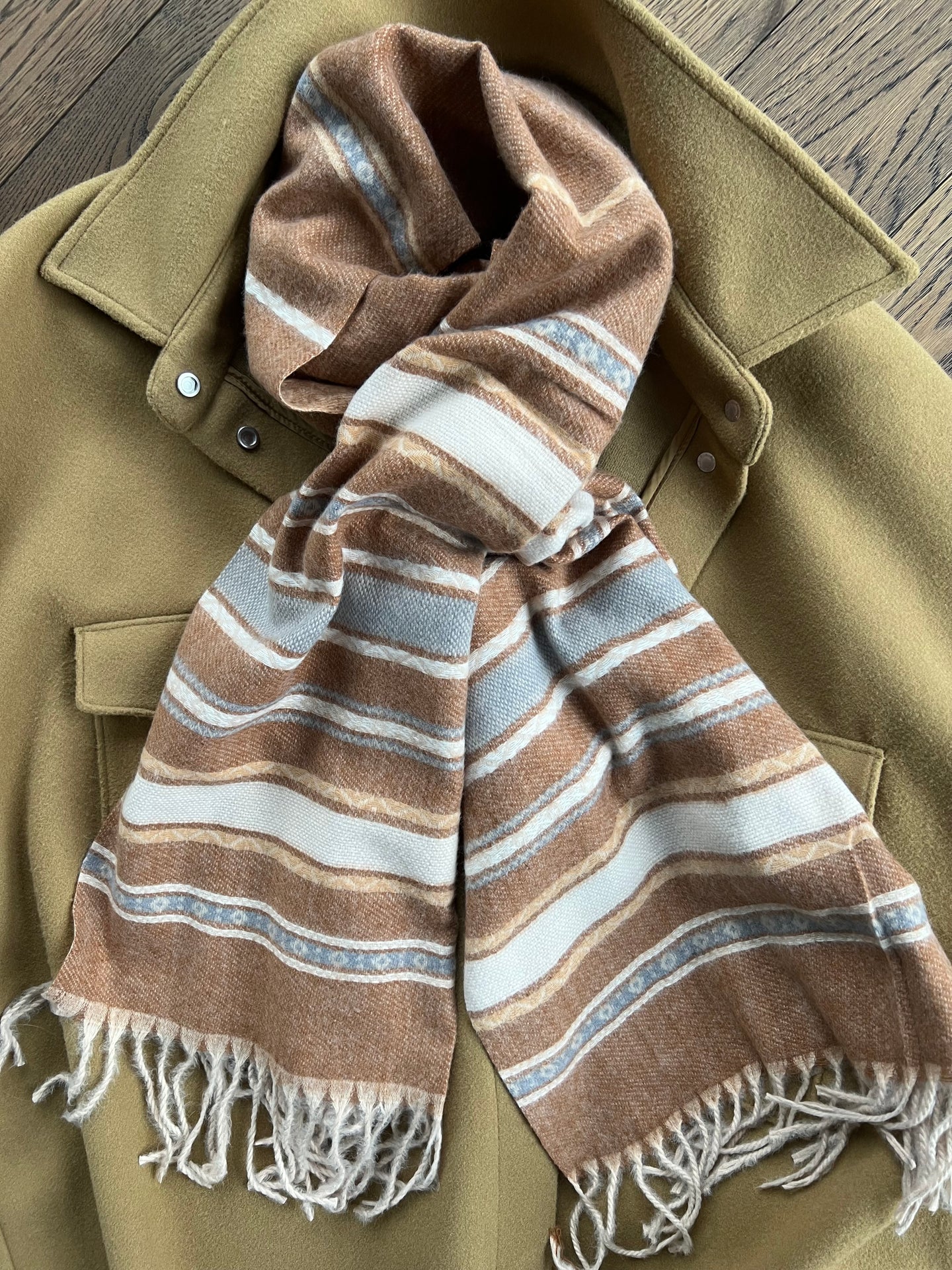 Skjerf Sasha - Cognac stripet