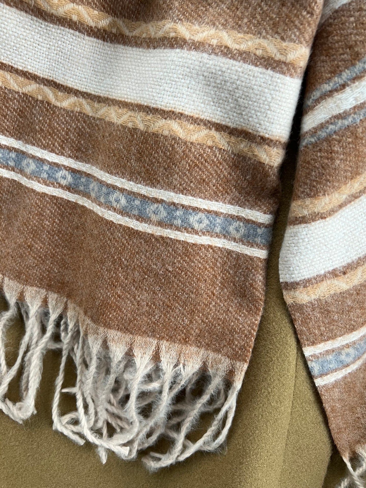 Skjerf Sasha - Cognac stripet