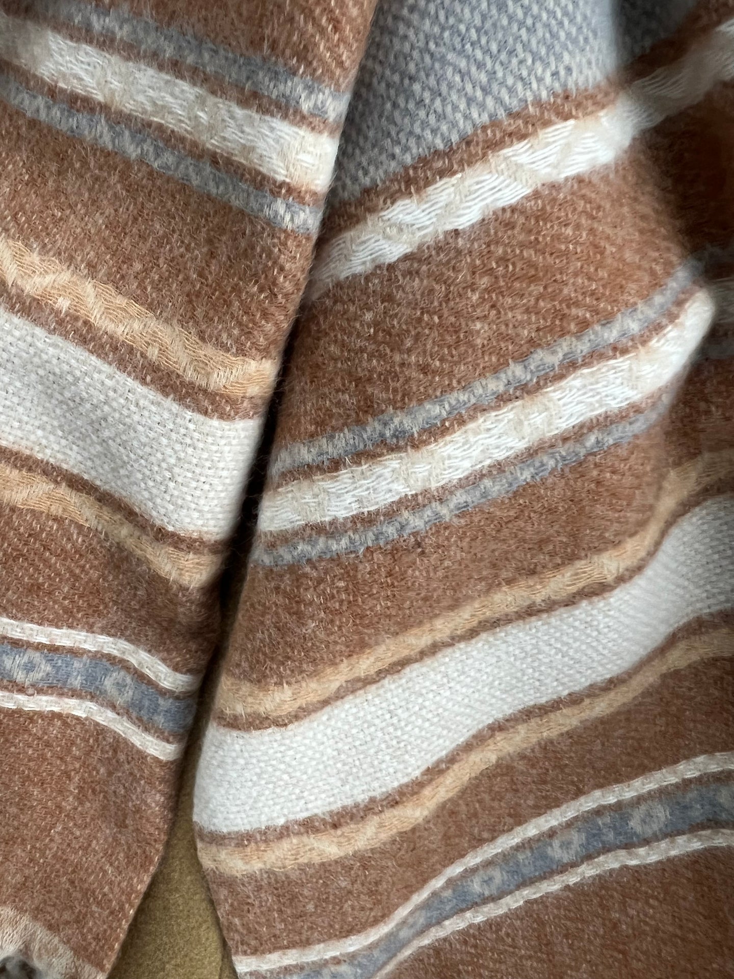 Skjerf Sasha - Cognac stripet