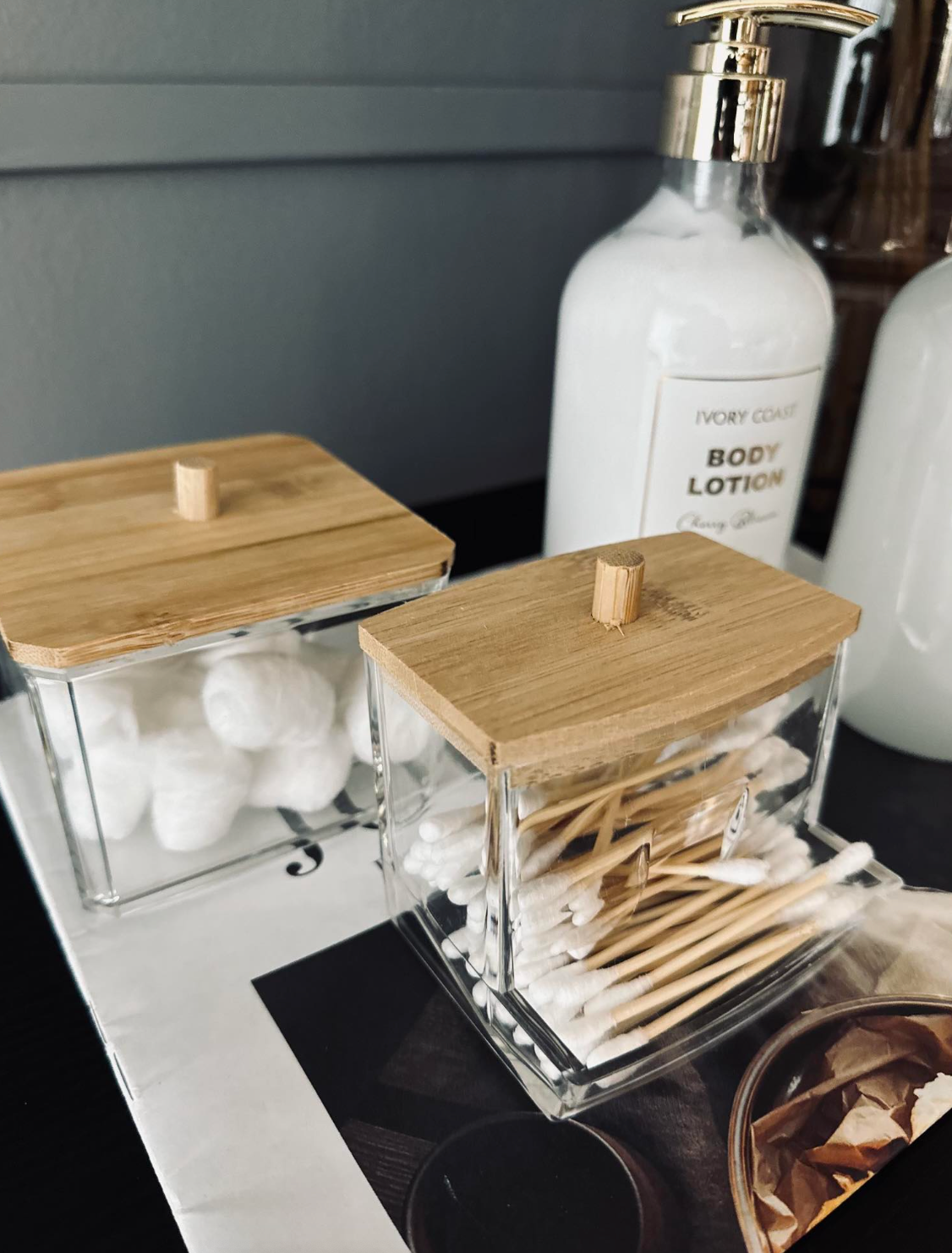 Makeup organizer - Akryl med bambuslokk