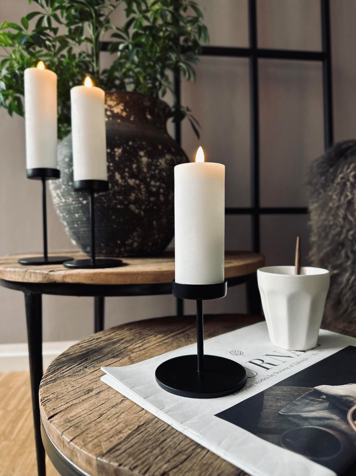 Sett med lysestaker til bloklys – Black Liva