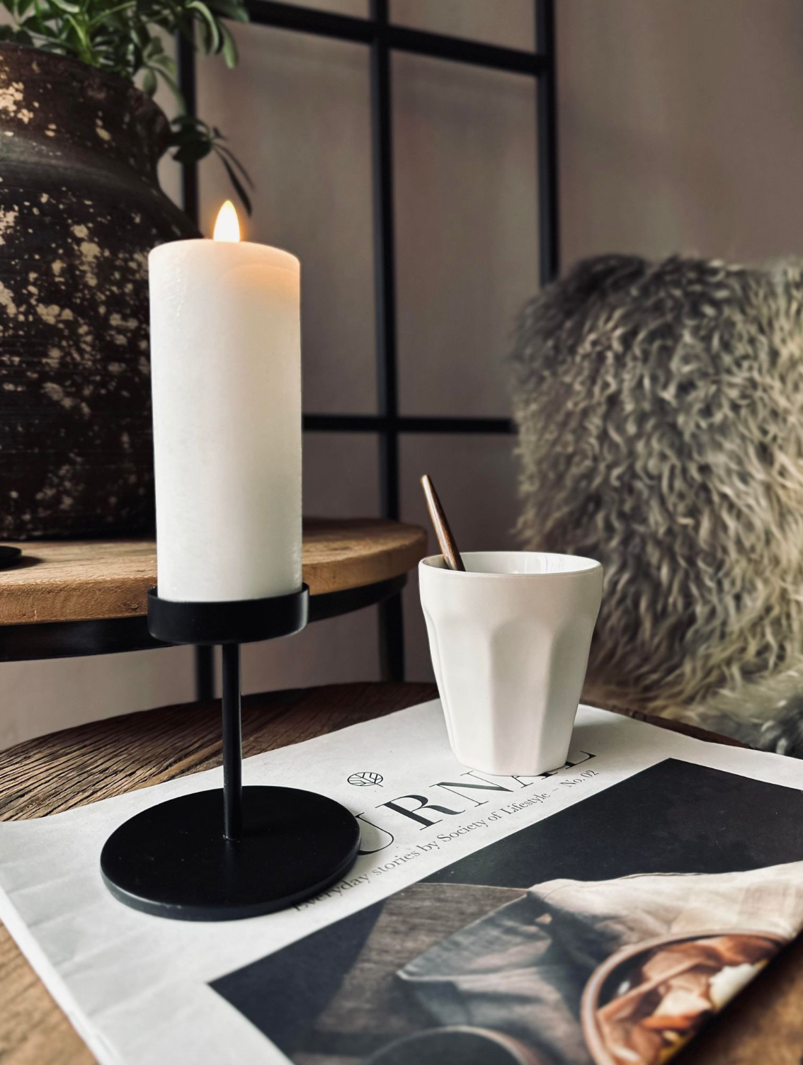 Sett med lysestaker til bloklys – Black Liva