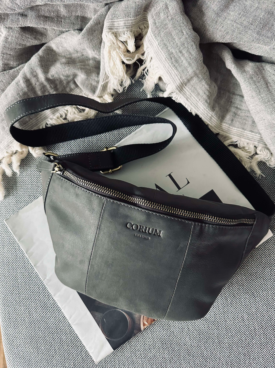 Belteveske Grey