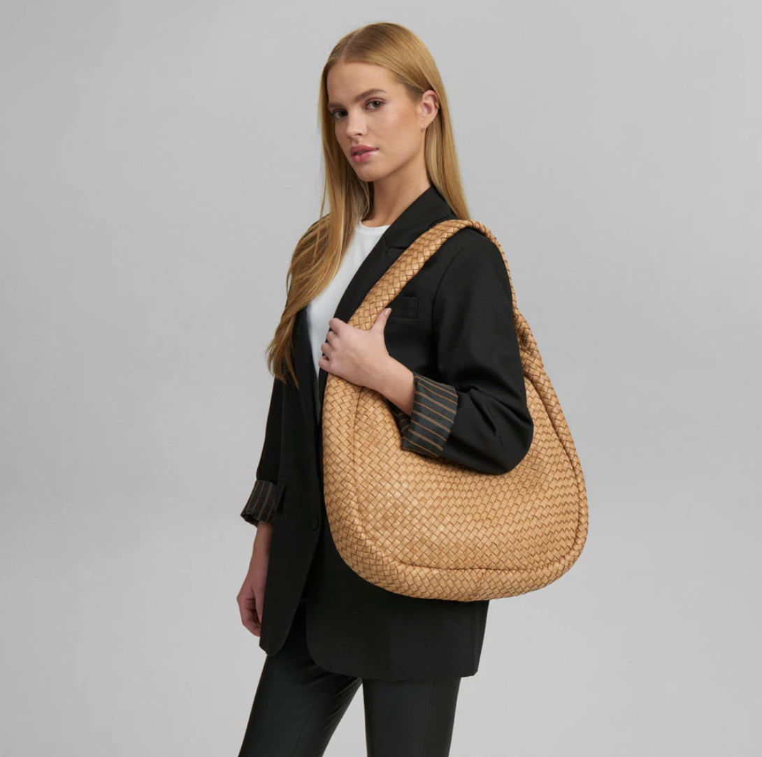 Elegant håndflettet skulderveske - Sand stor