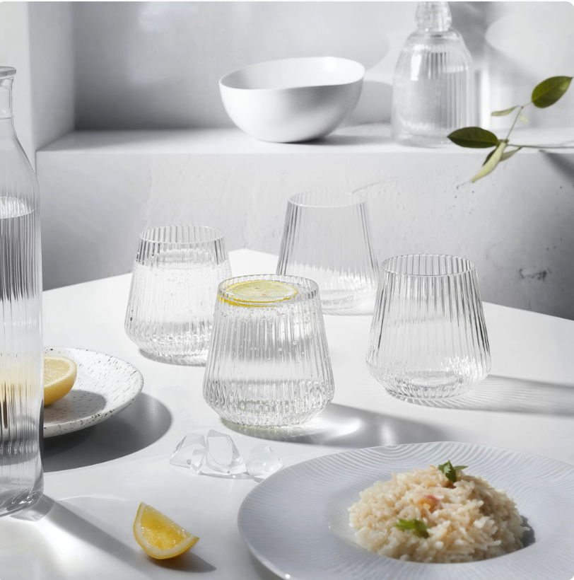Stilrene plastglass til hverdag og fest - 4 stk