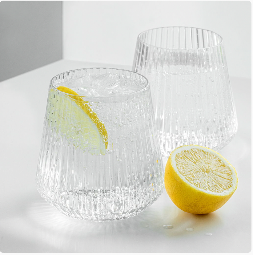 Stilrene plastglass til hverdag og fest - 4 stk