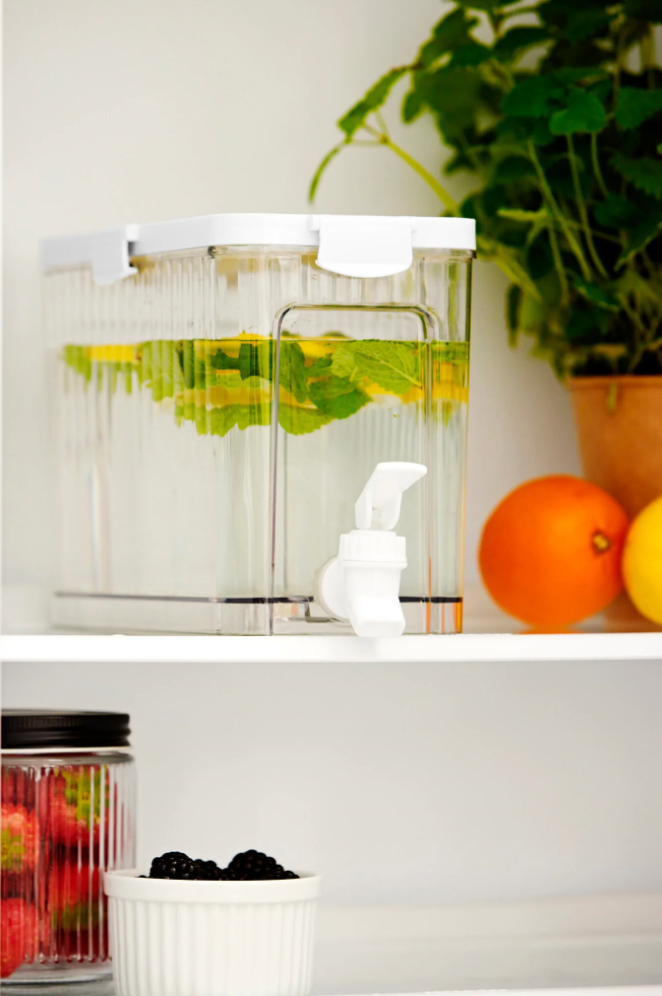 Dispenser med kran til kjøleskap