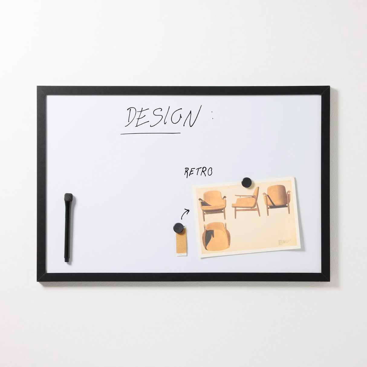 Magnetisk whiteboard, svart ramme, 40 x 60 cm.