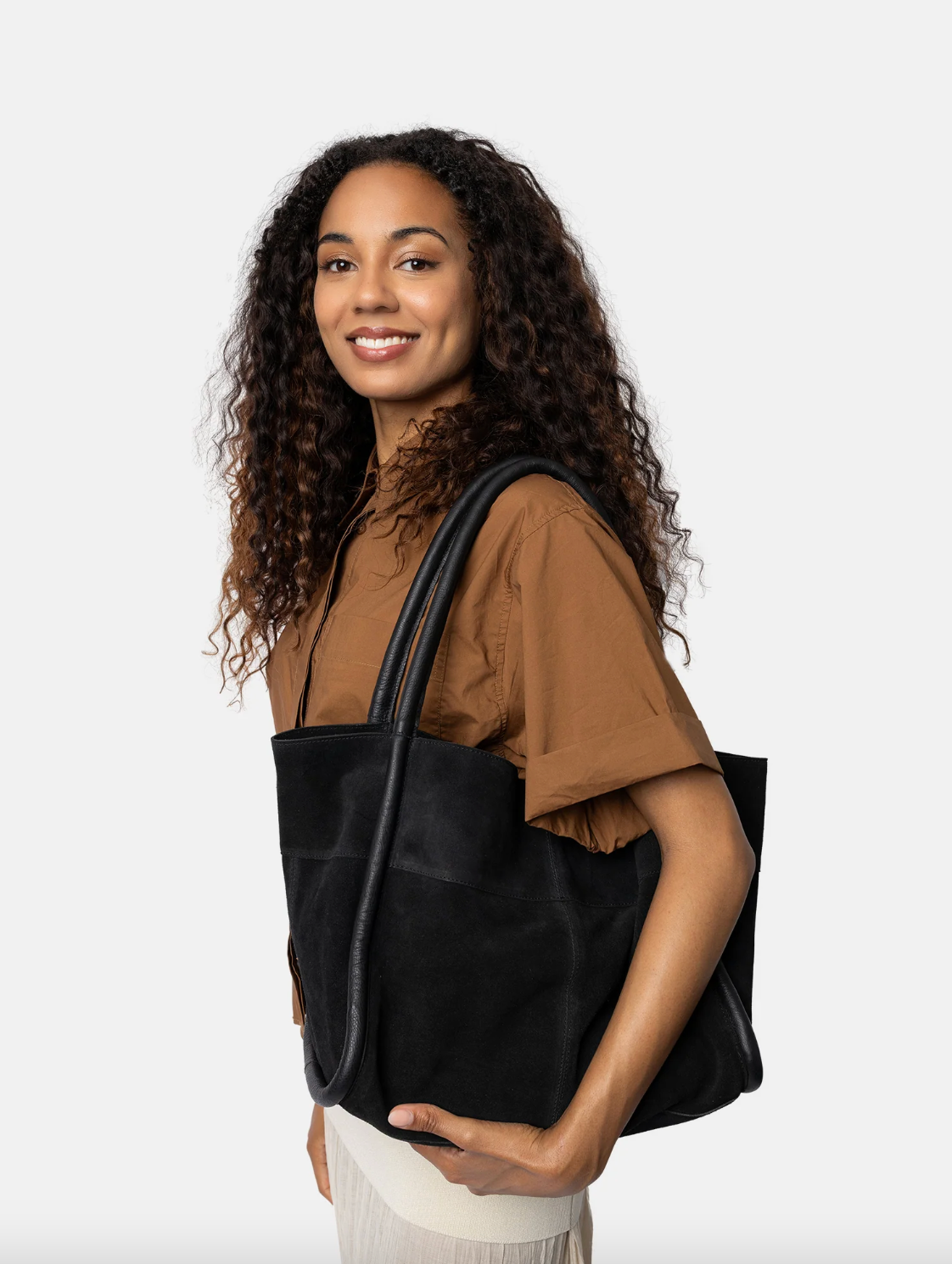 Shopper i svart ruskinn