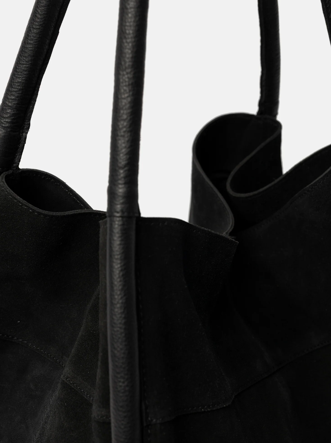 Shopper i svart ruskinn