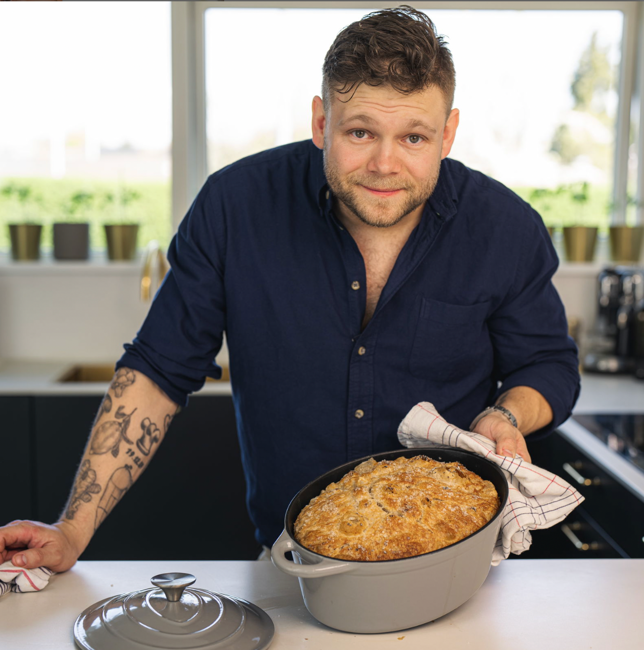 Emaljert støpejern oval gryte 30x22,5cm