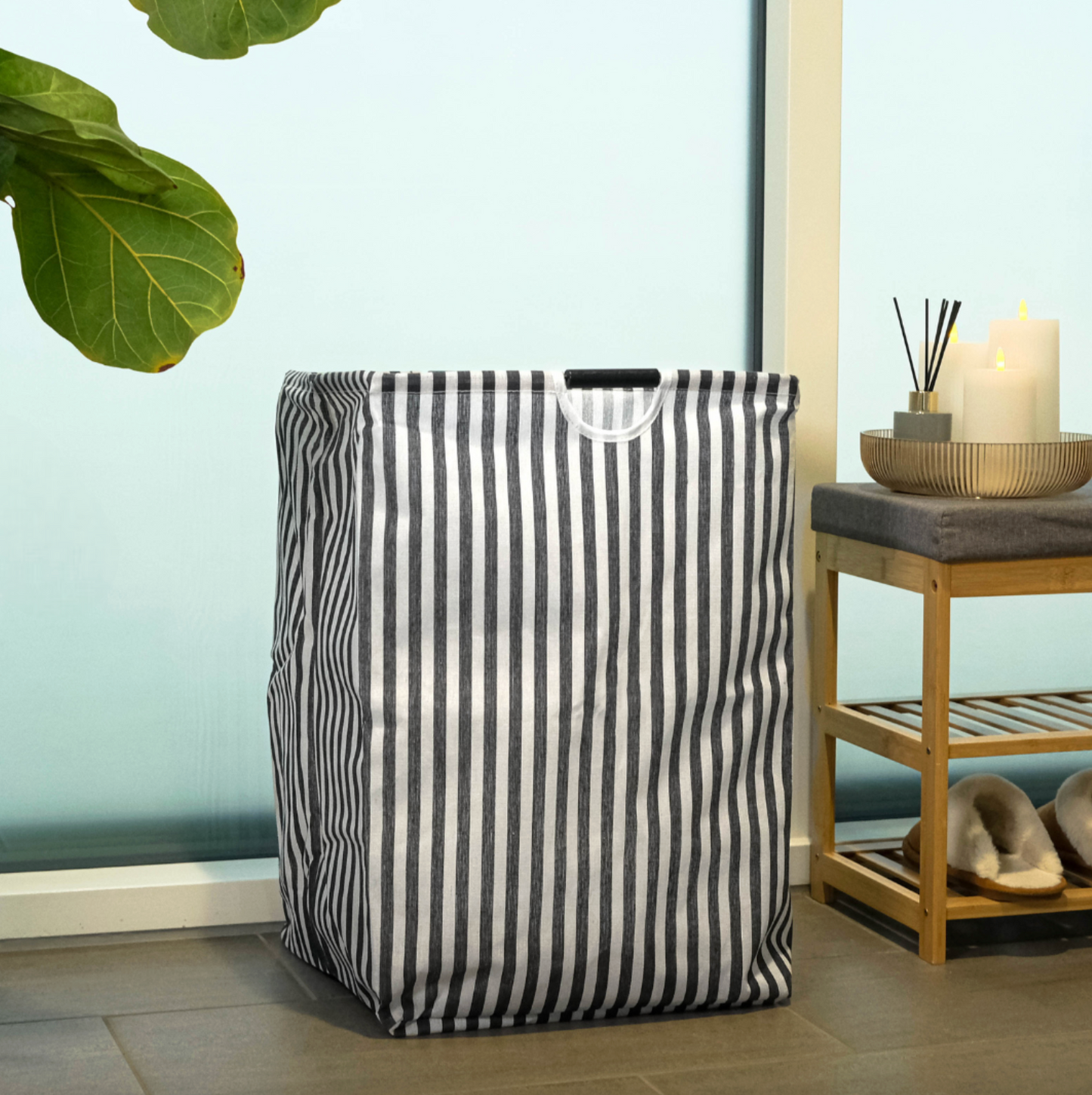 Stripet vasketøyskurv i canvas